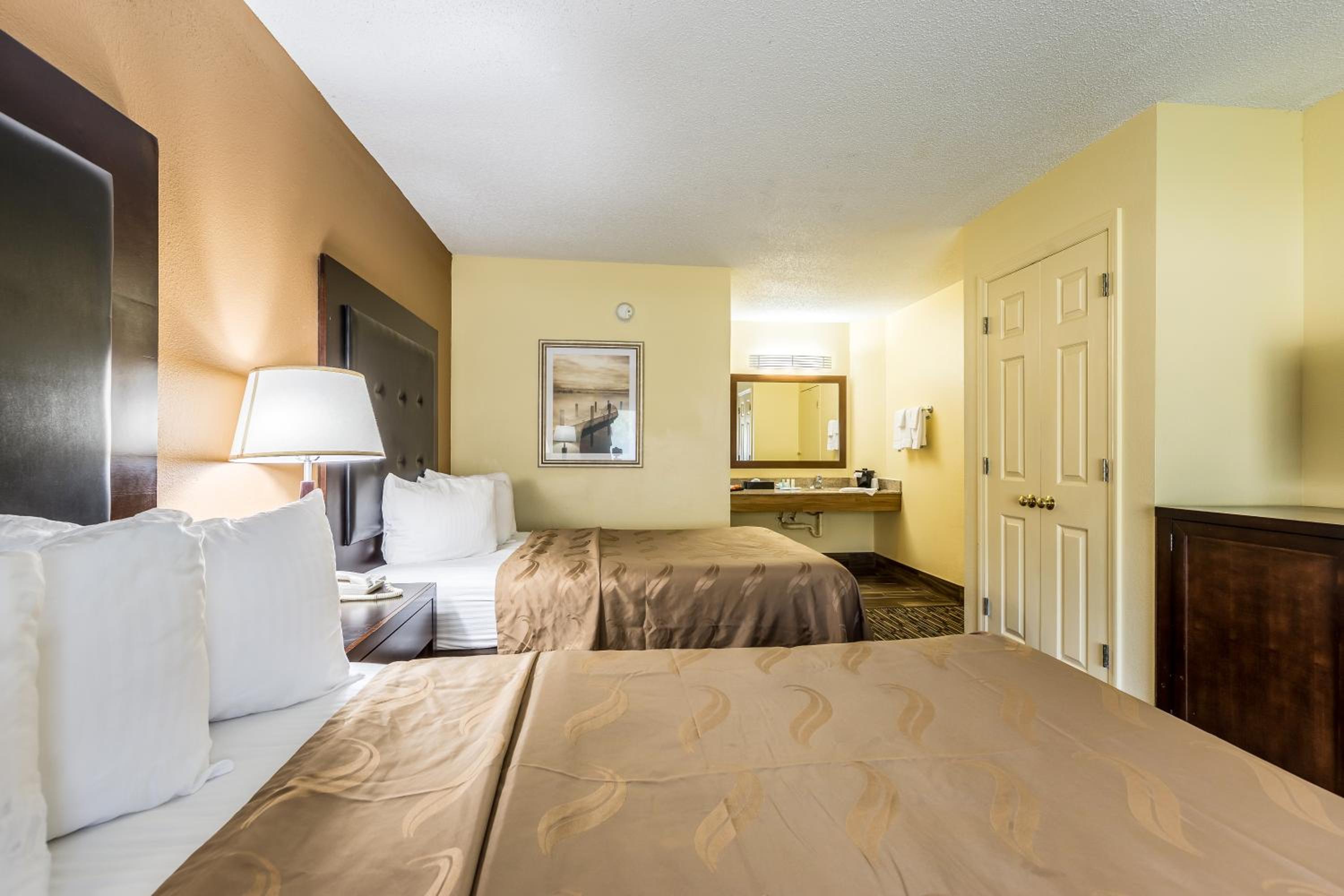 Double Room with Two Double Beds - Non-Smoking - Photo 1