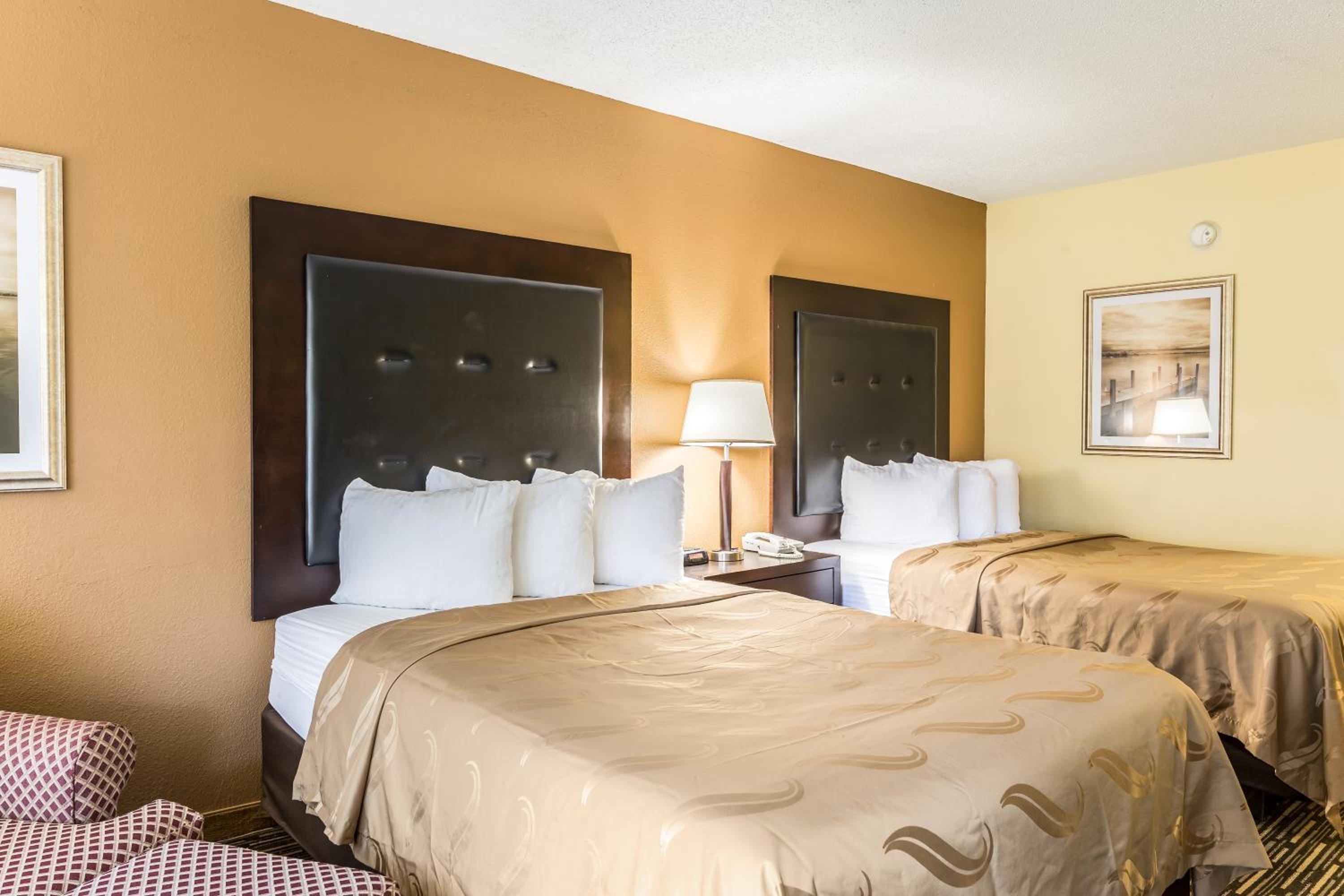 Double Room with Two Double Beds - Non-Smoking - Photo 2