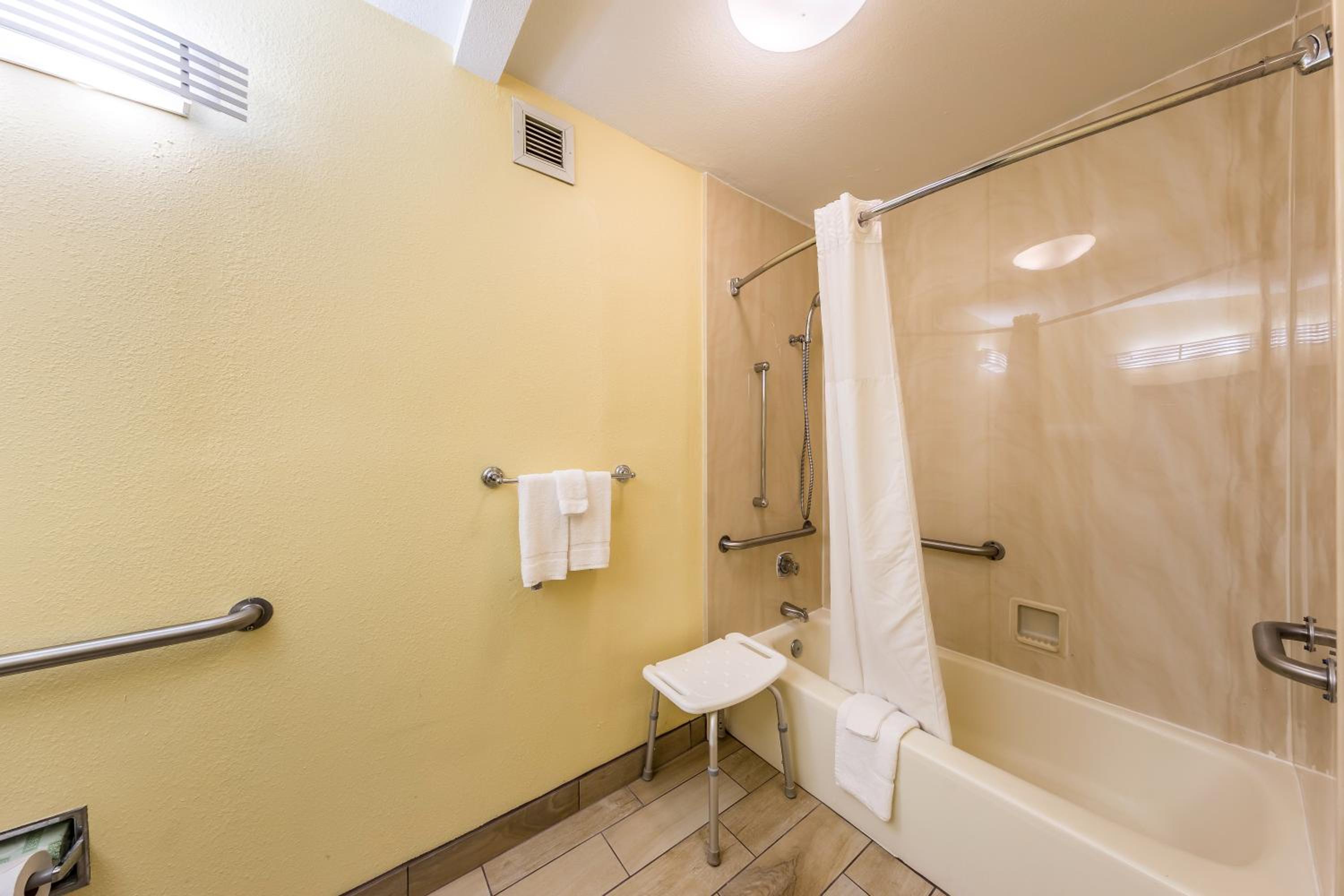 King Room - Non-Smoking - Photo 4