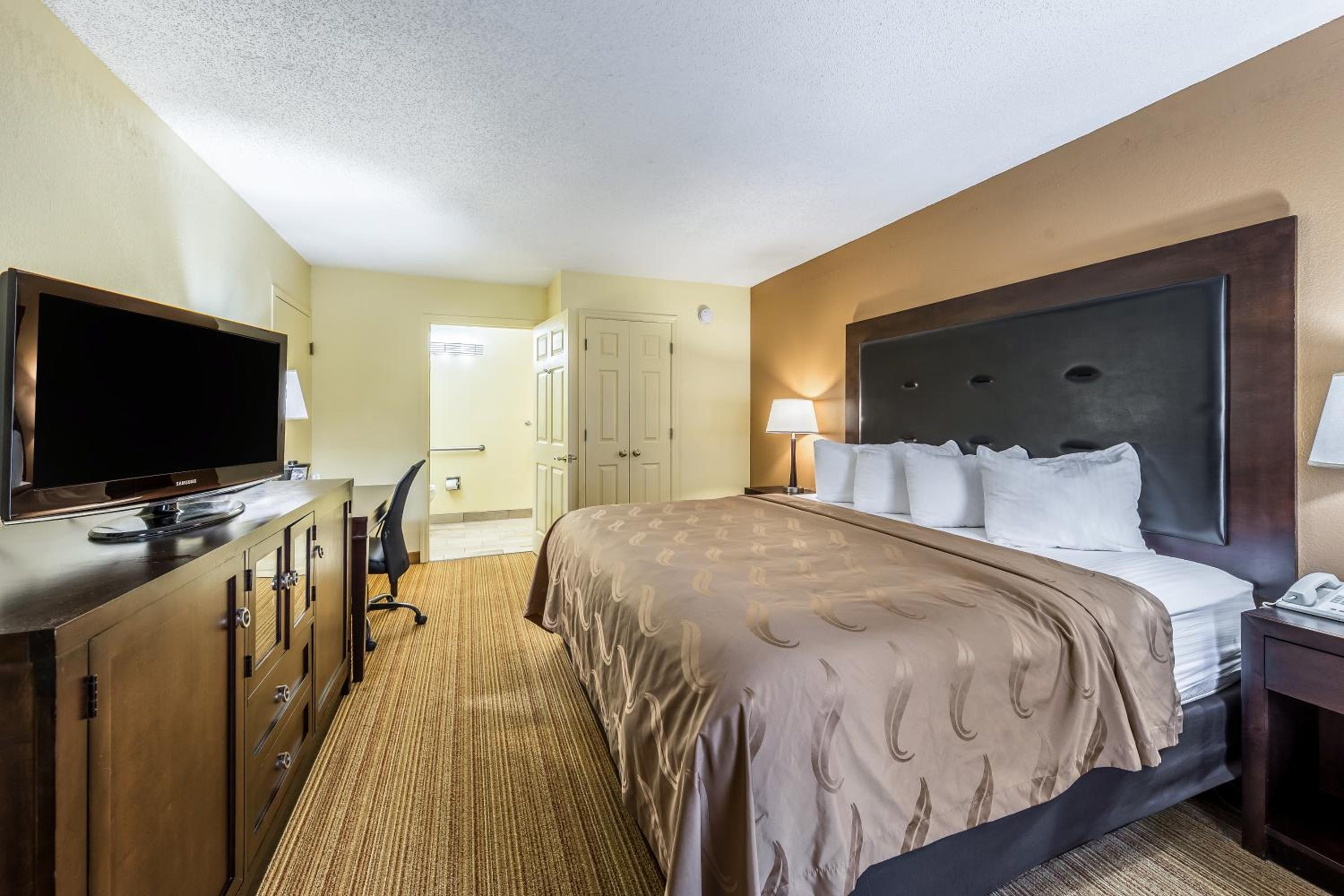 King Room - Non-Smoking - Photo 1