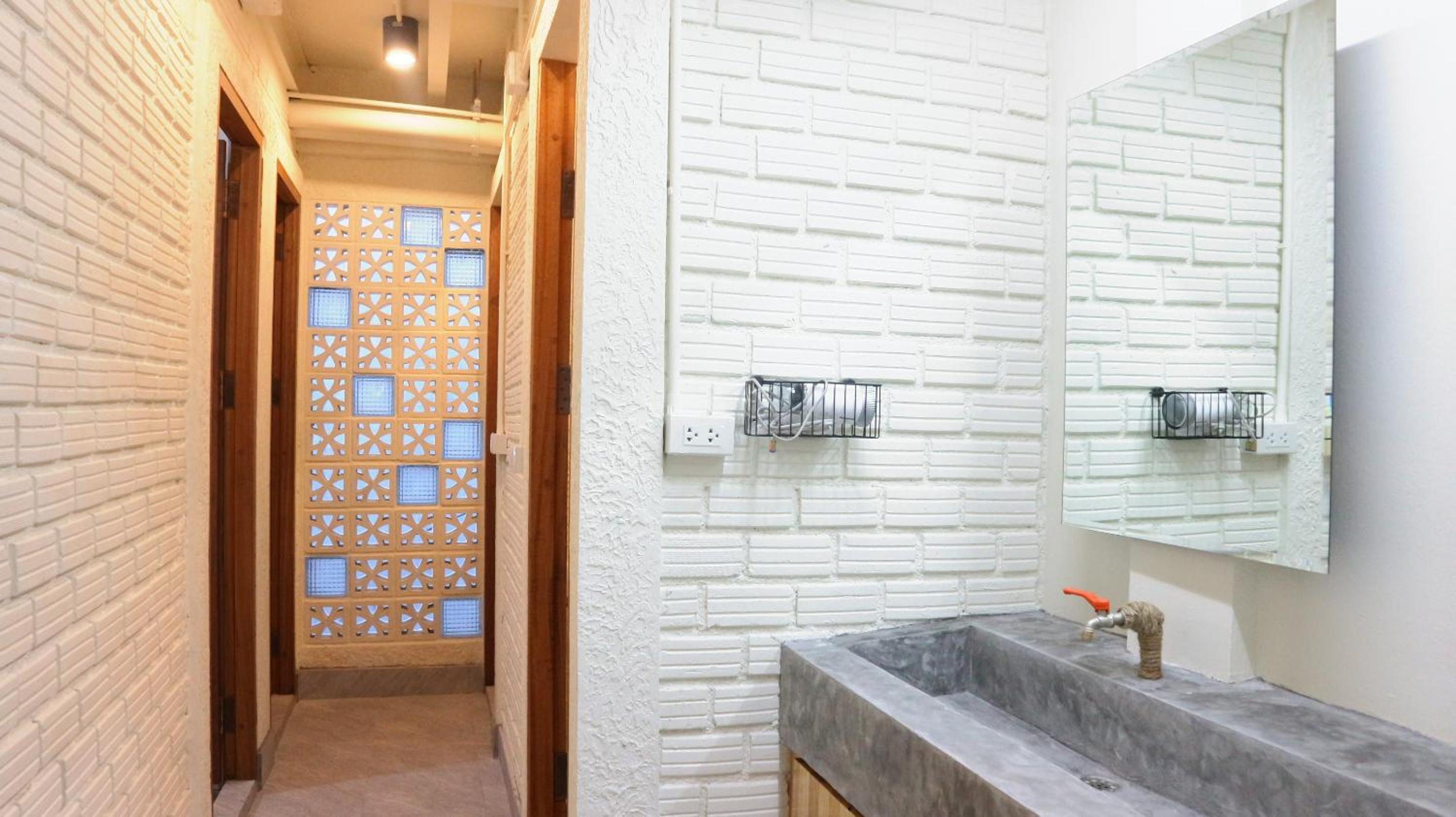 Twin Room with Balcony photo 2