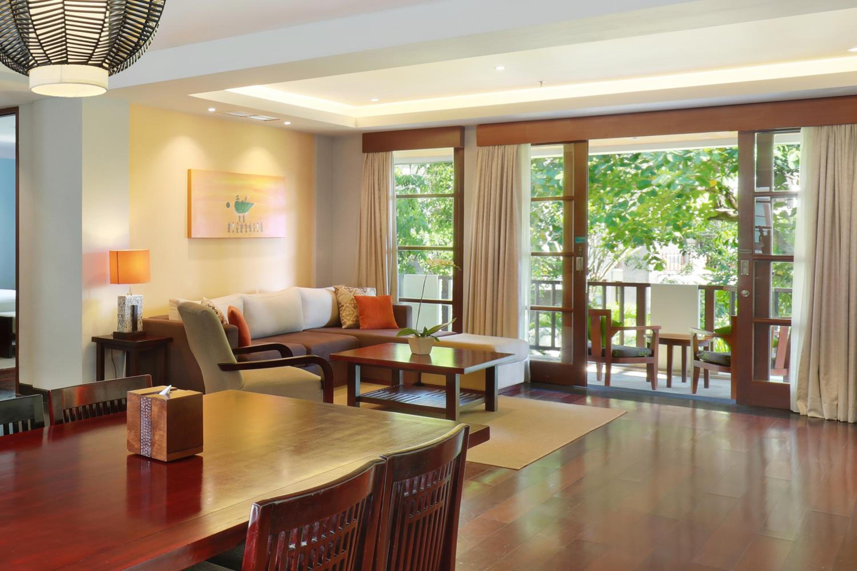 One-Bedroom Suite with Two Single Beds photo 3
