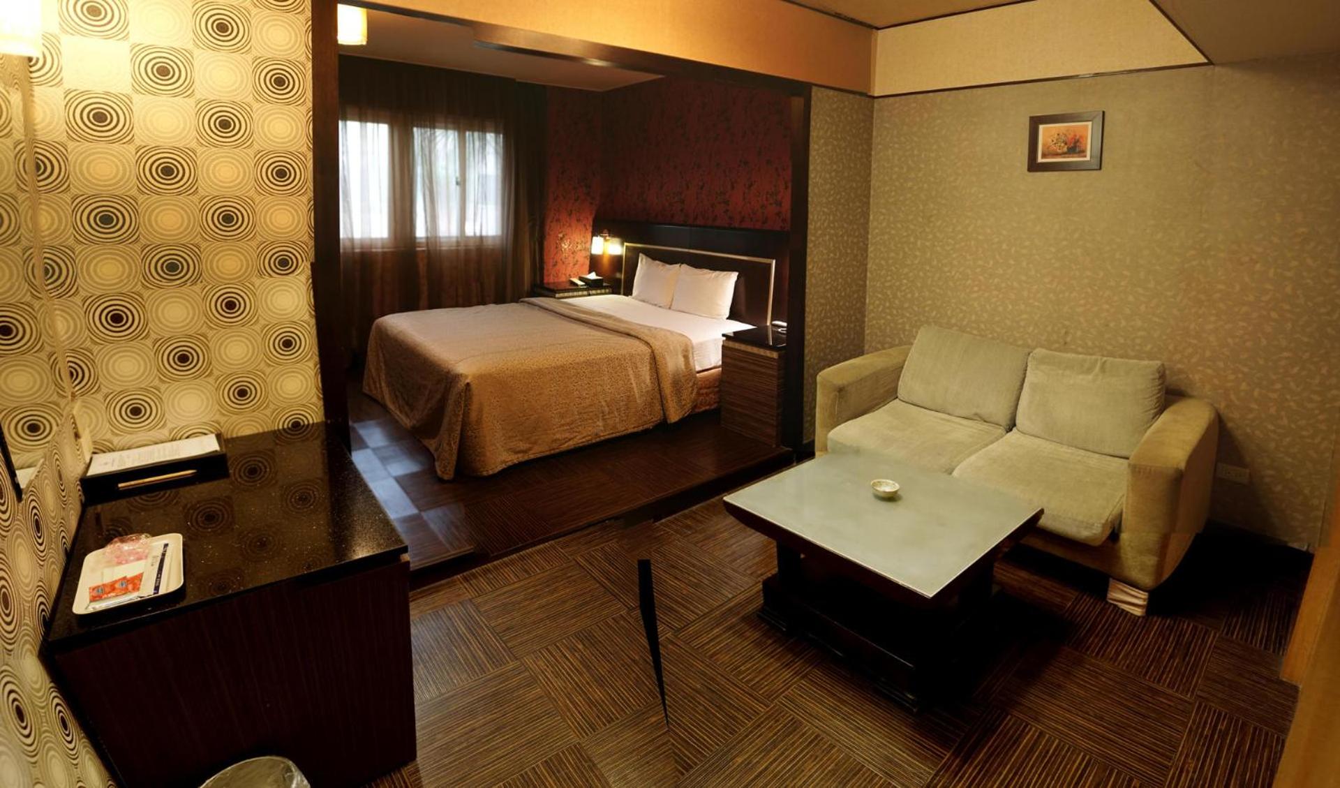 Large Double Room photo 2