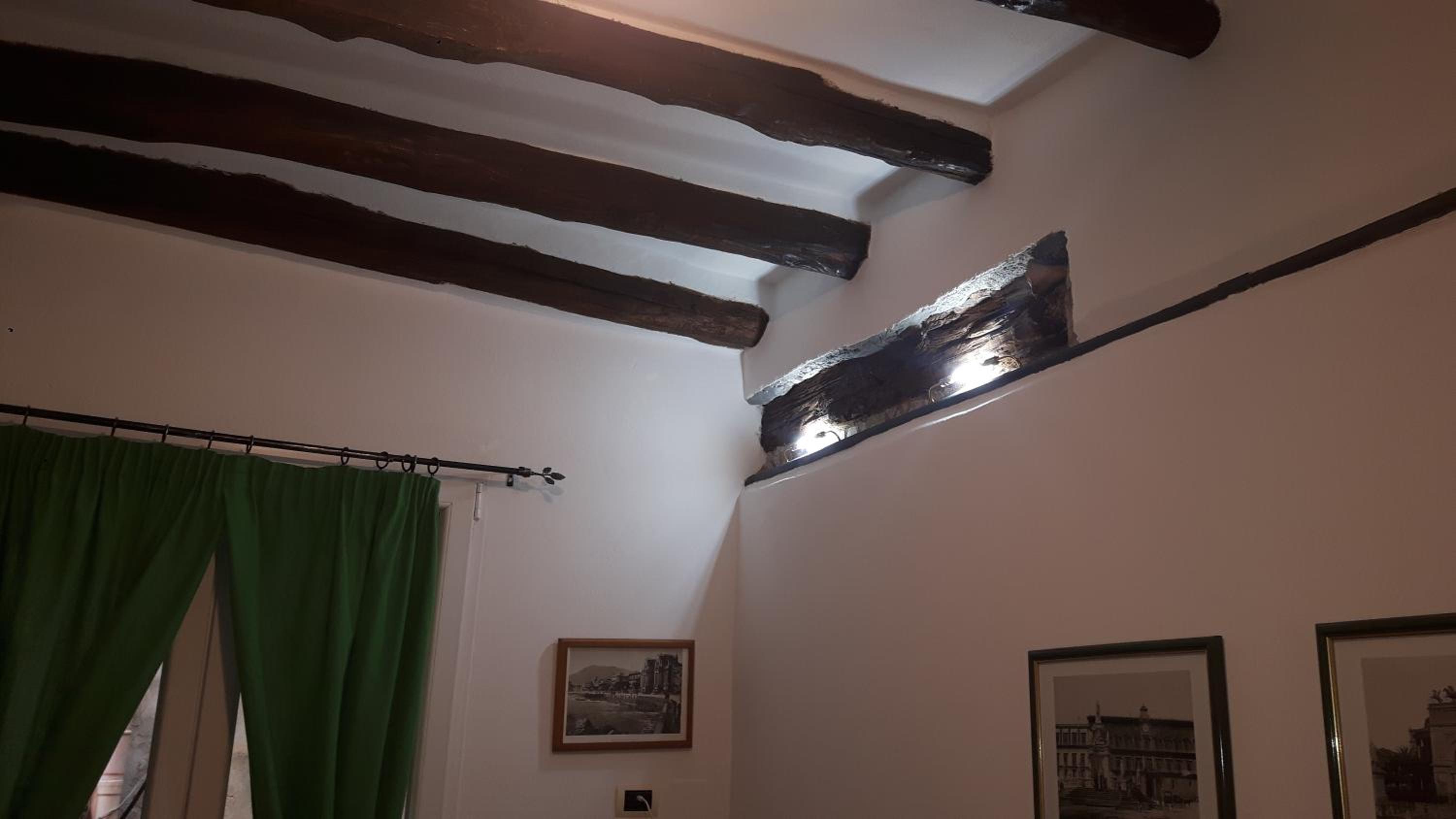 Quadruple Room with Private Bathroom - Photo 9