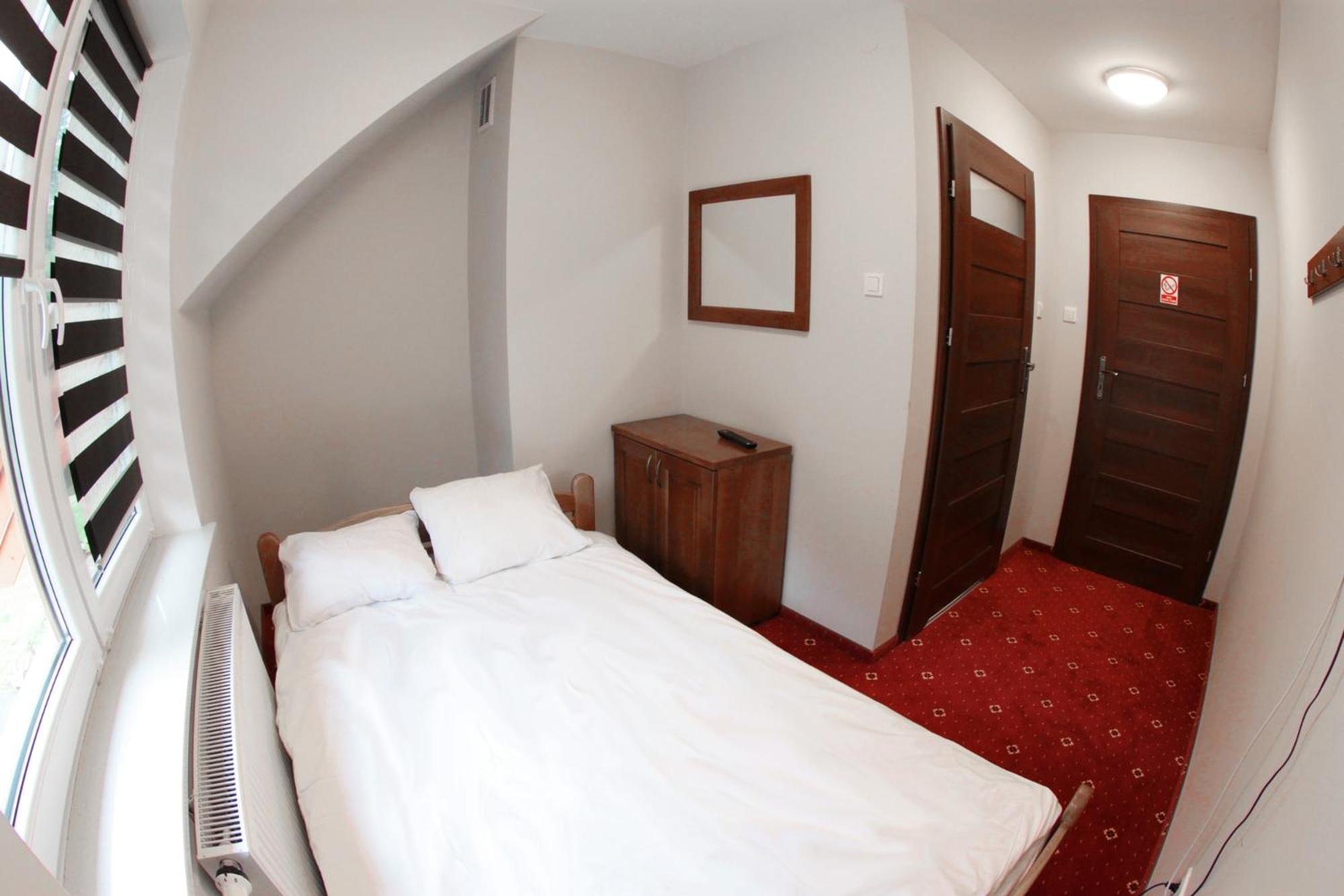 Single Room with Private Bathroom photo 1