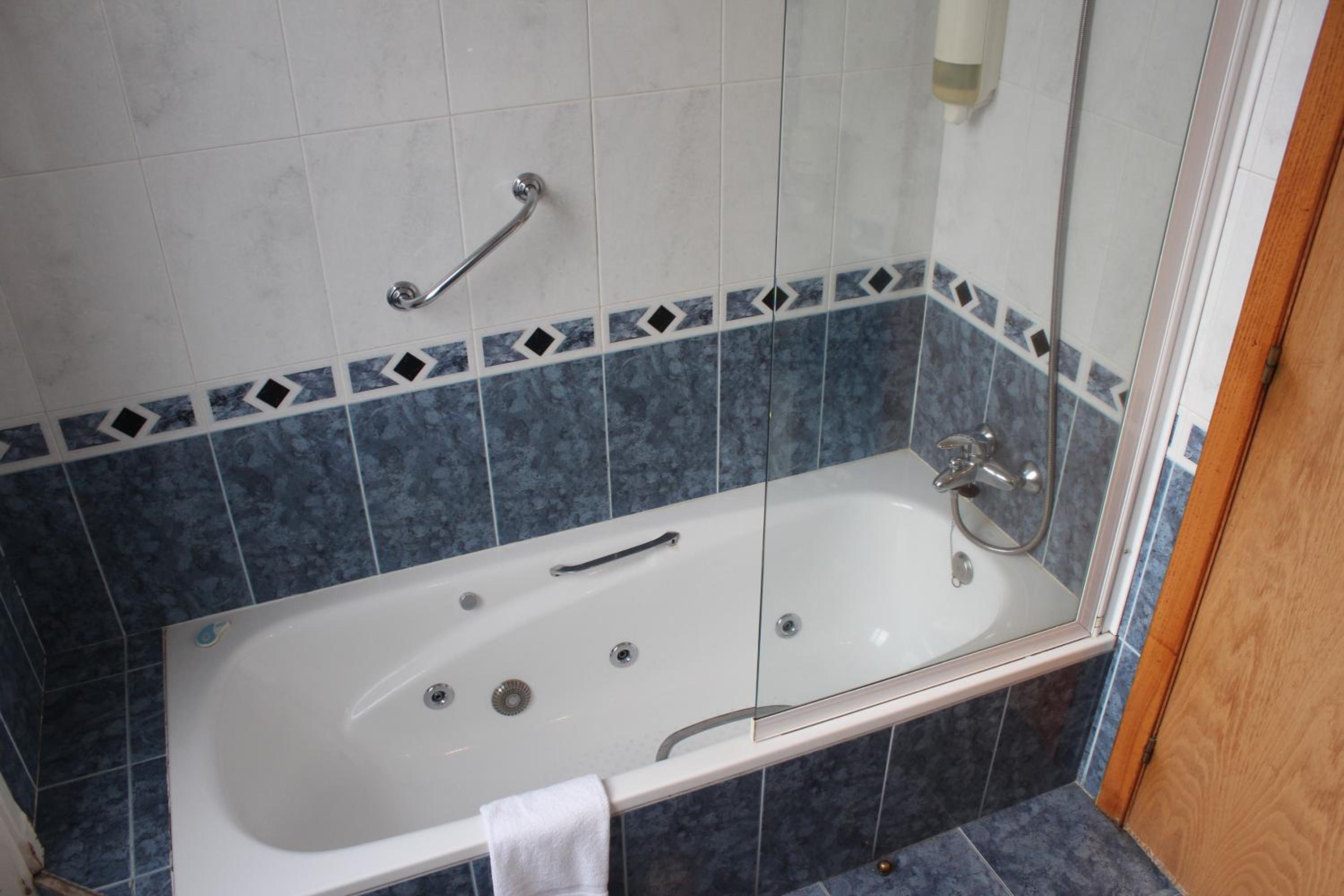 Superior Double or Twin Room - Photo 16