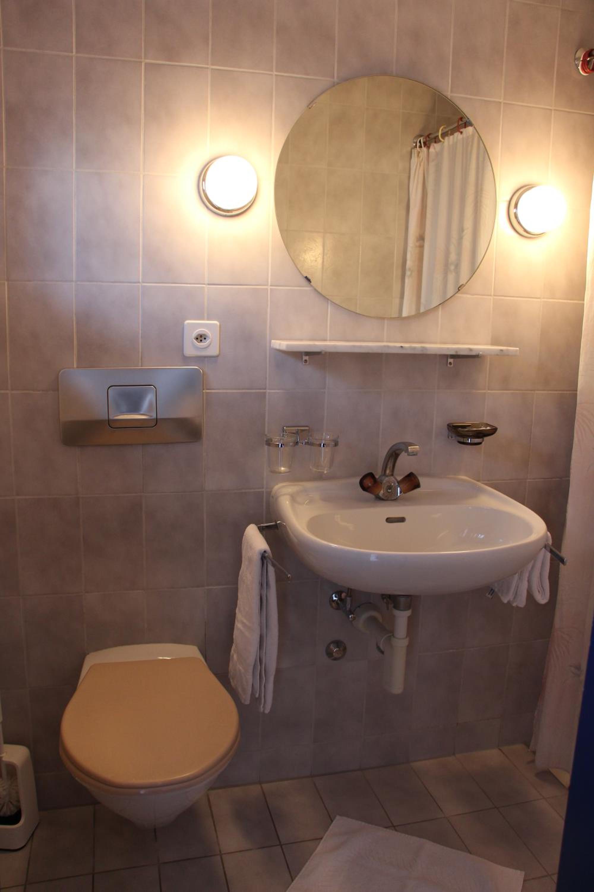 Twin Room - Photo 4