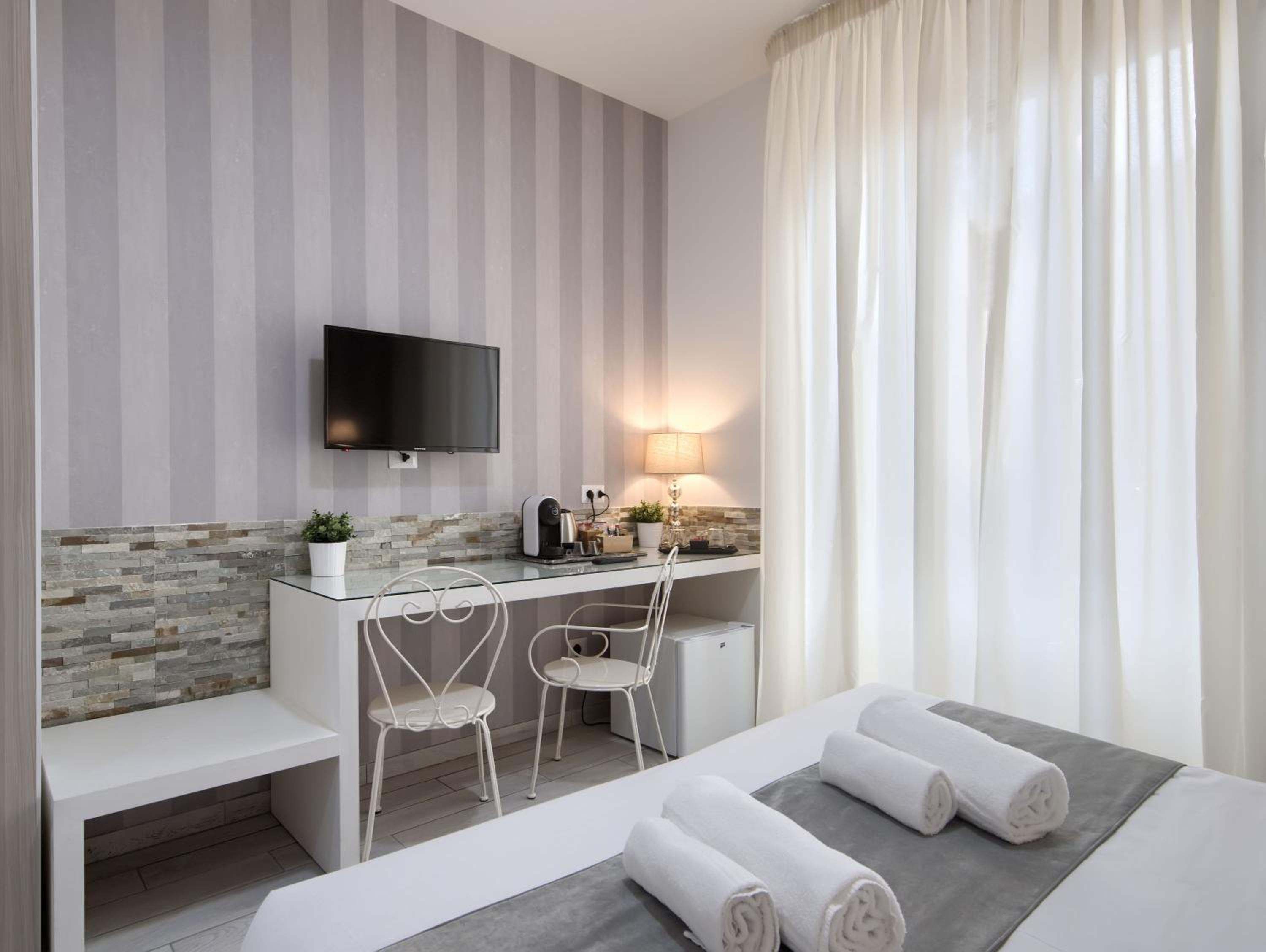 Large Double or Twin Room photo 2