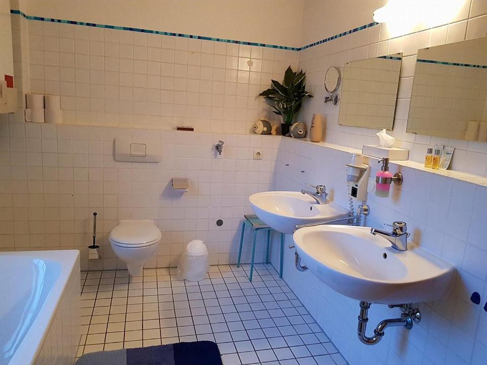 Basic Quadruple Room with Shared Bathroom photo 2