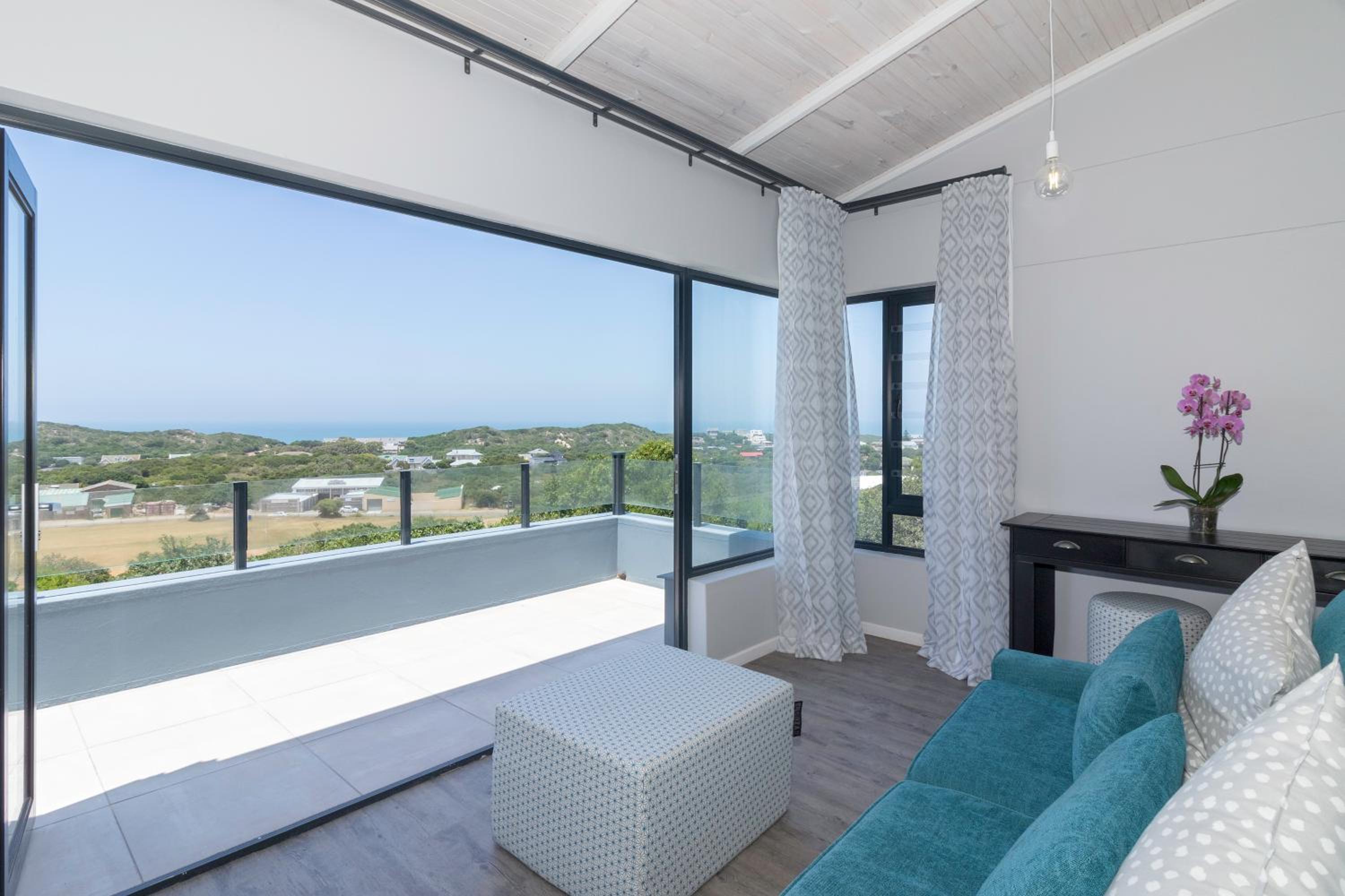 Deluxe Double or Twin Room with Sea View - Photo 9