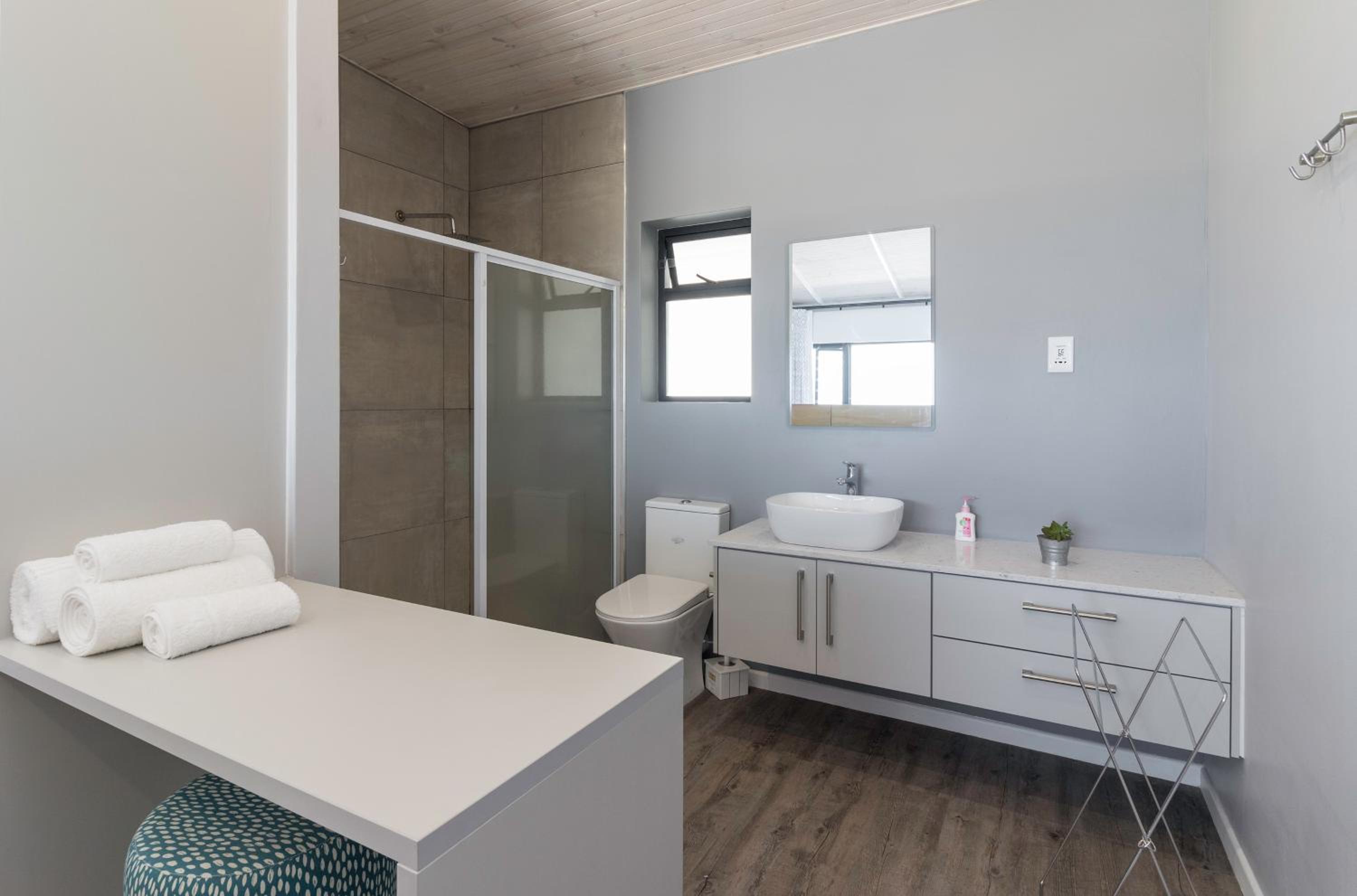 Deluxe Double or Twin Room with Sea View - Photo 11
