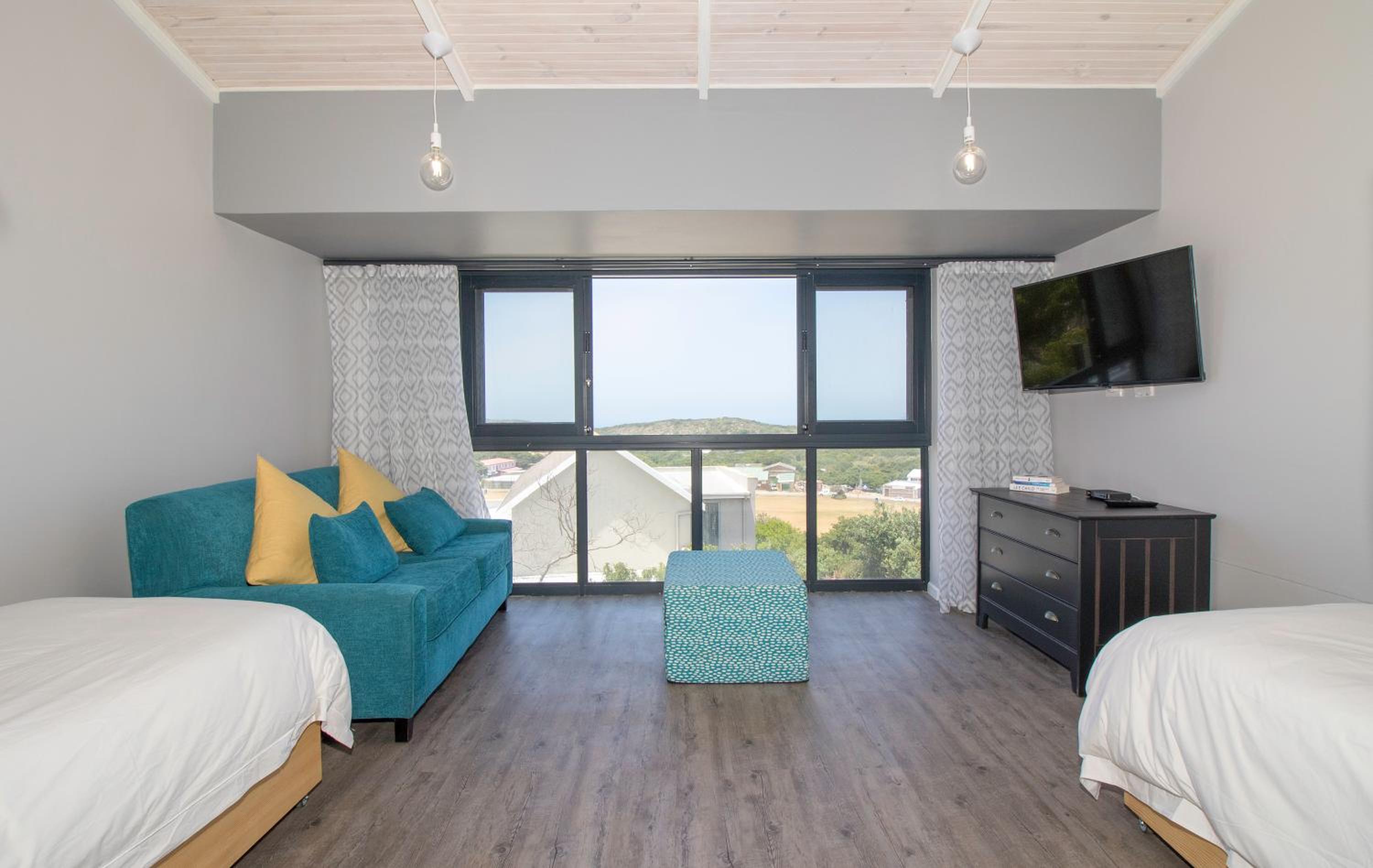 Deluxe Double or Twin Room with Sea View - Photo 12