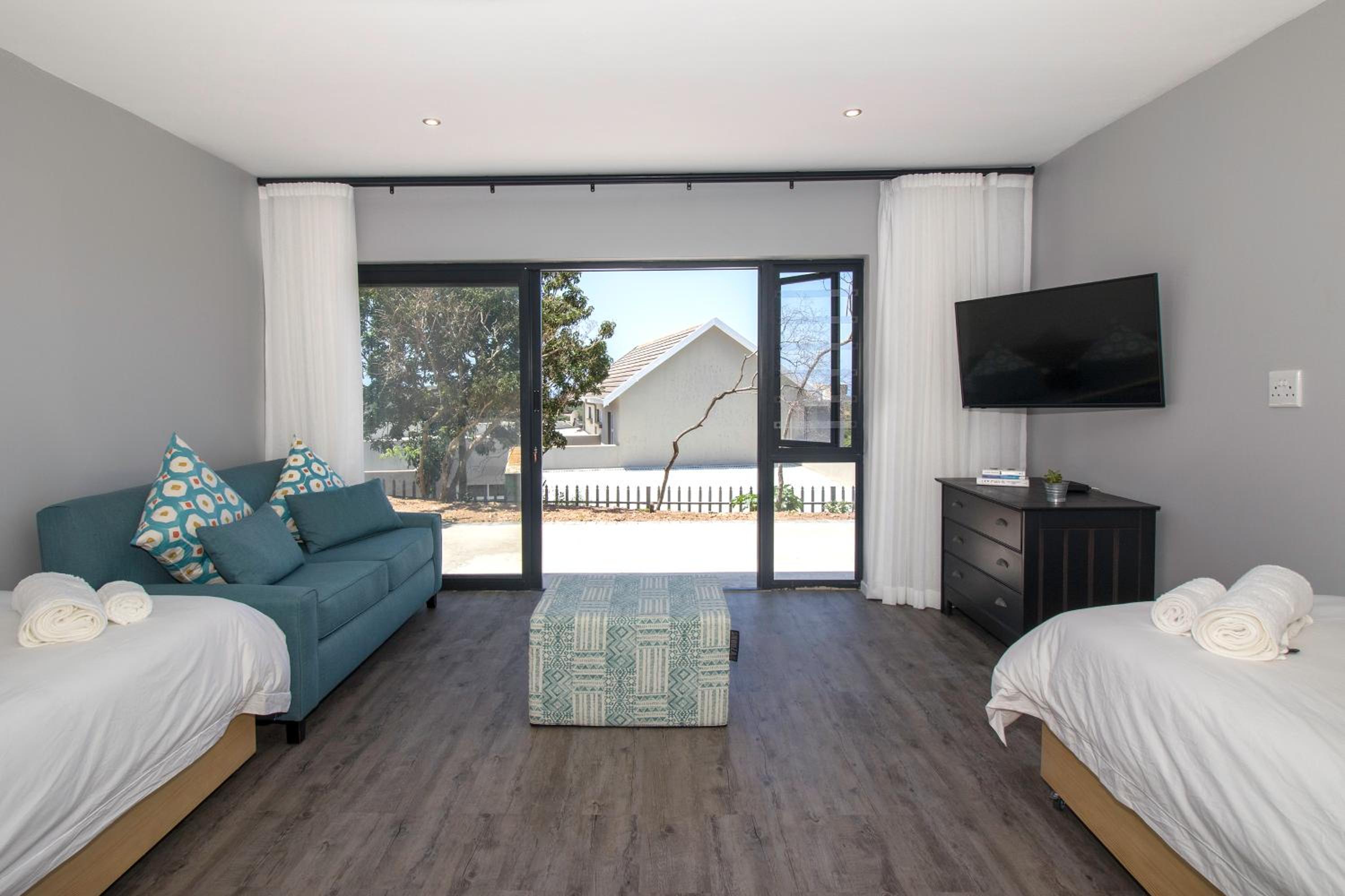 Deluxe Double or Twin Room with Sea View - Photo 13