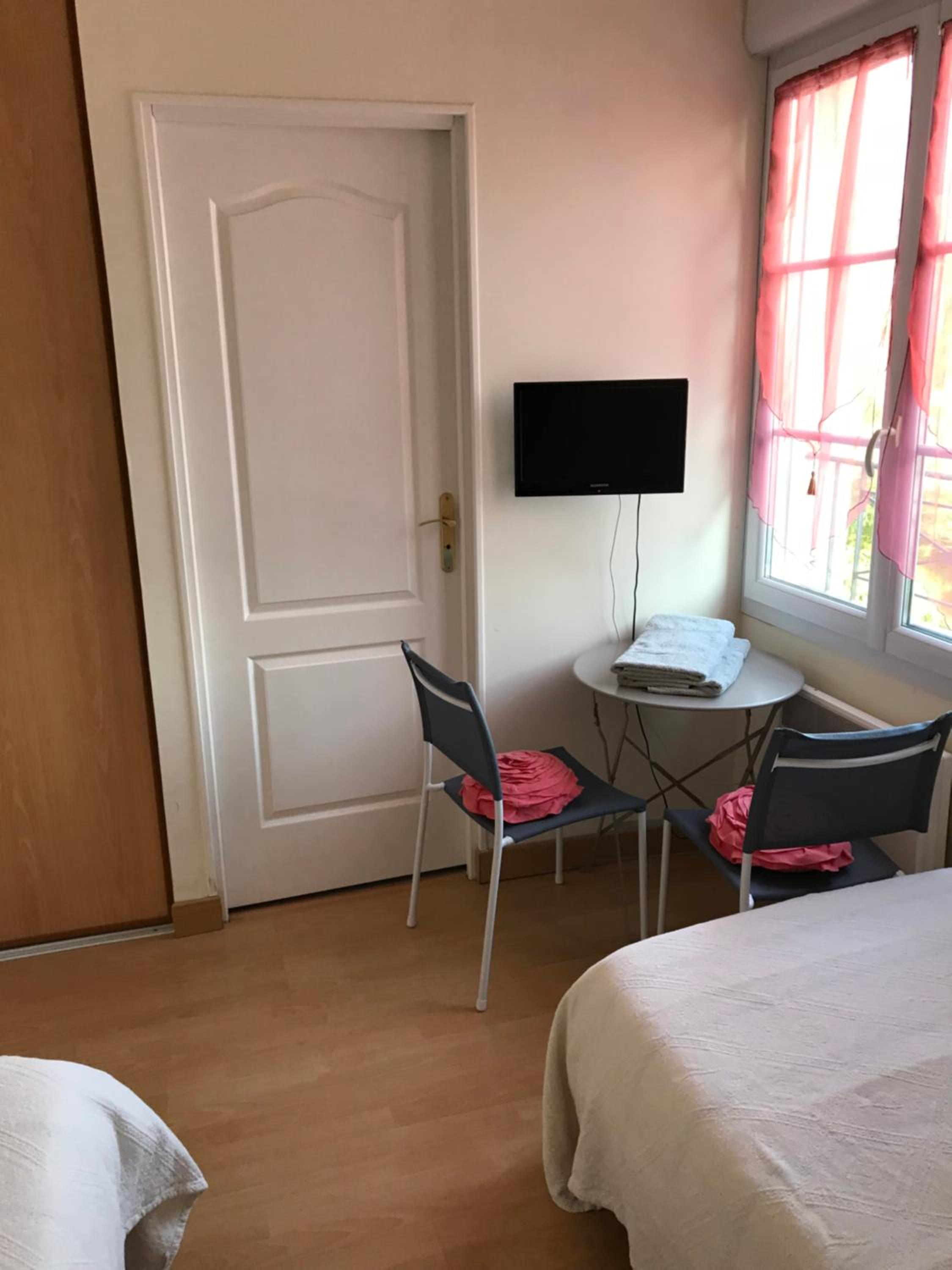 Twin Room with Bathroom photo 2
