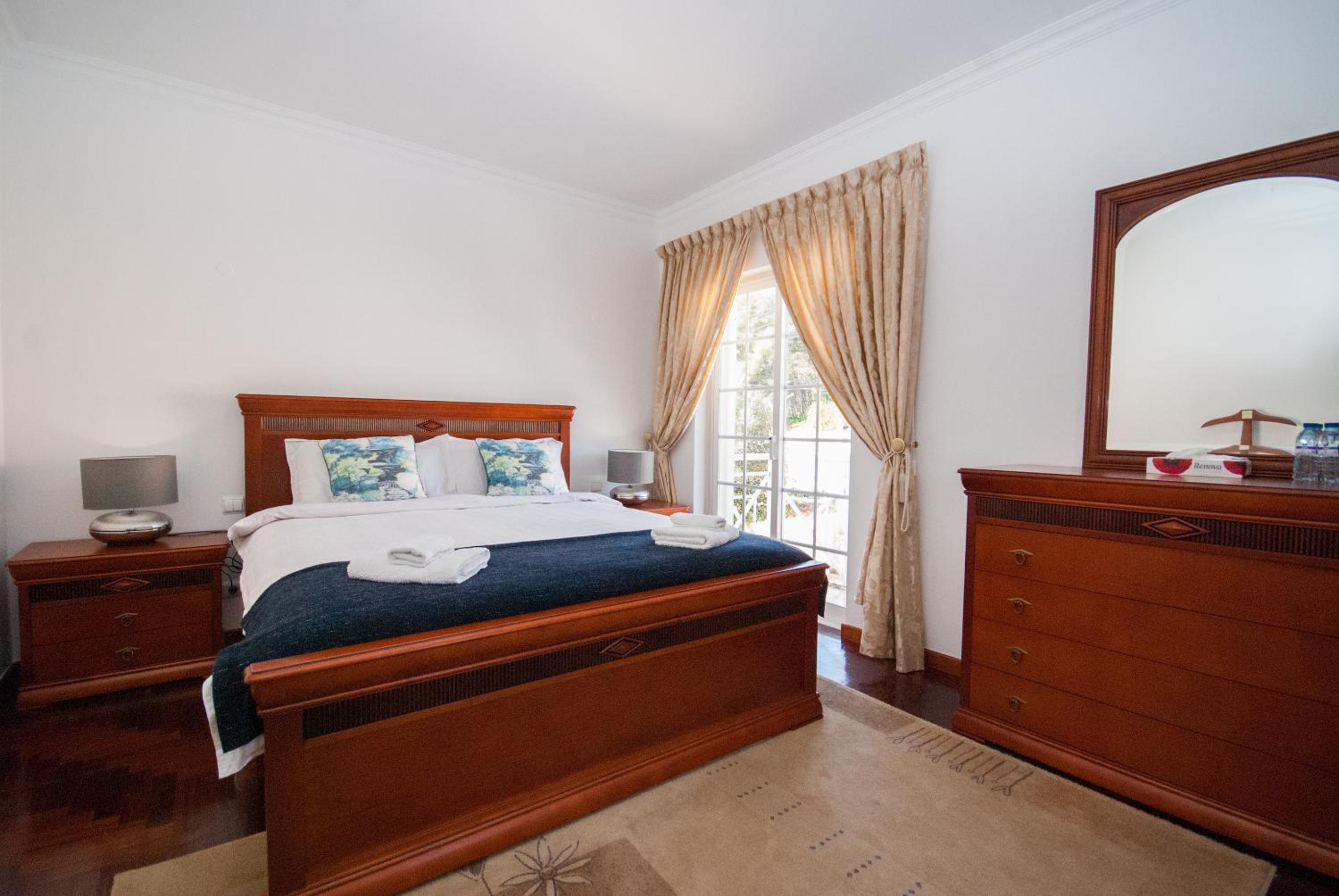 Double Room with Shared Bathroom photo 2