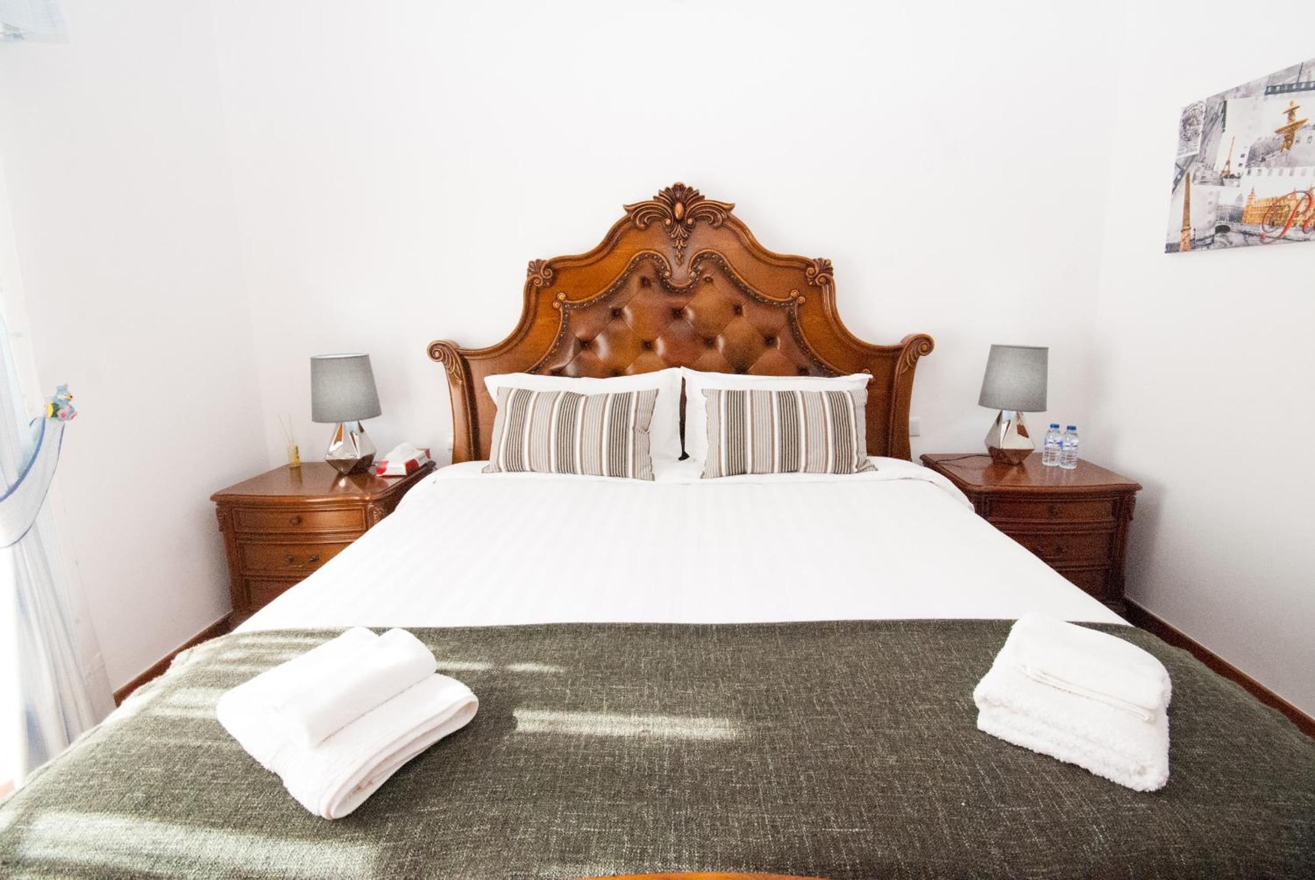Double Room with Shared Bathroom photo 3