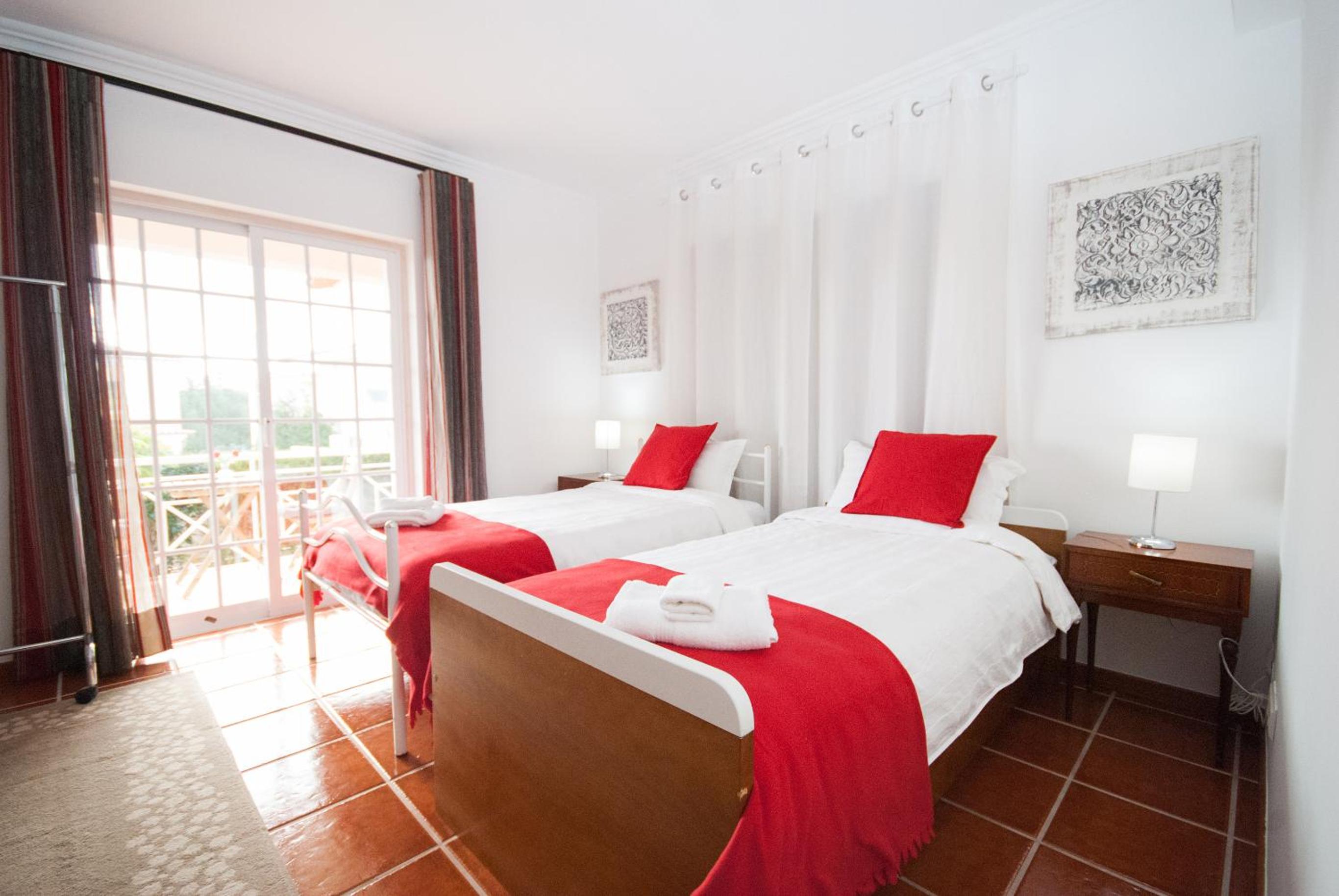 Twin Room with Private External Bathroom - Photo 1