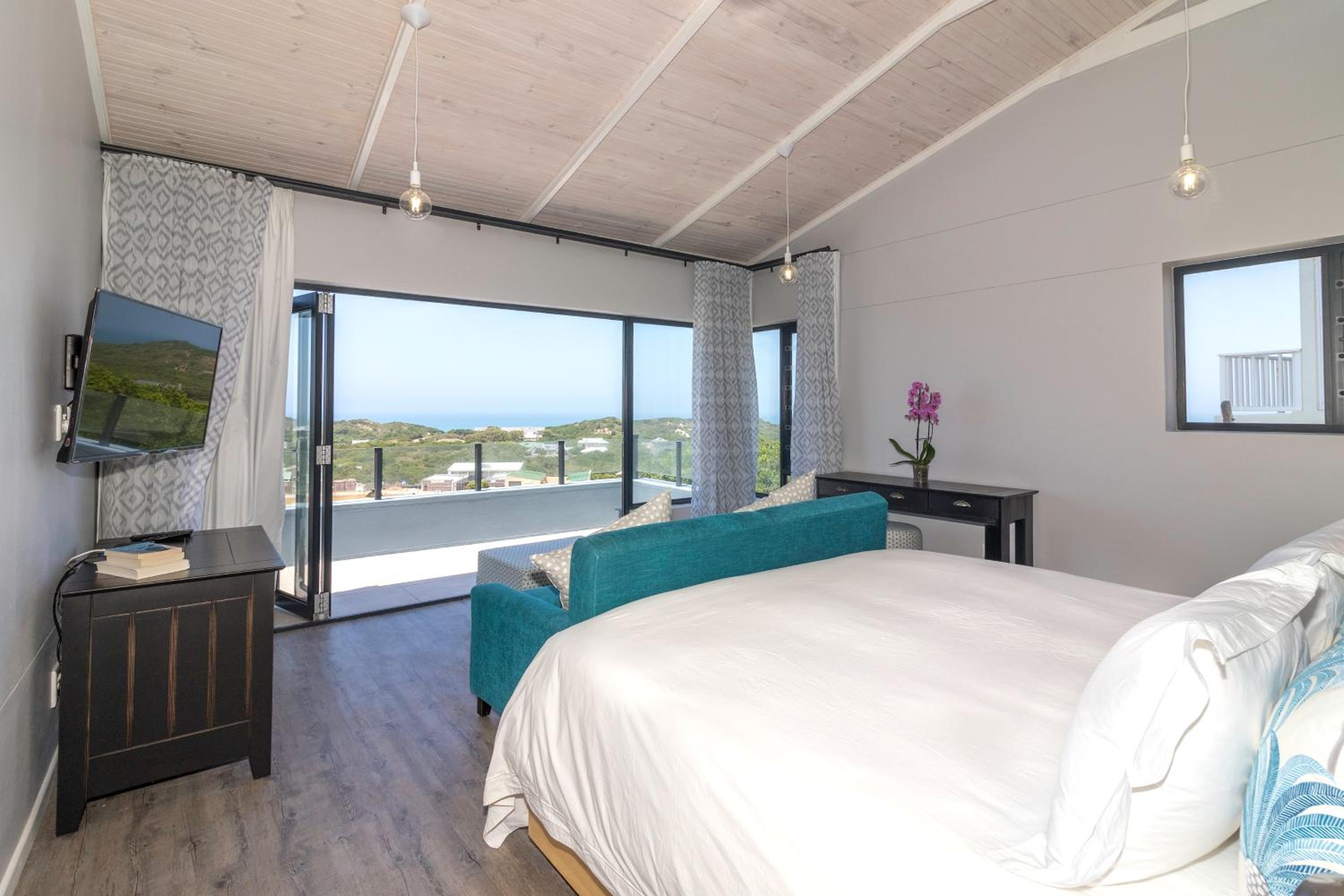 Deluxe Double or Twin Room with Sea View - Photo 15