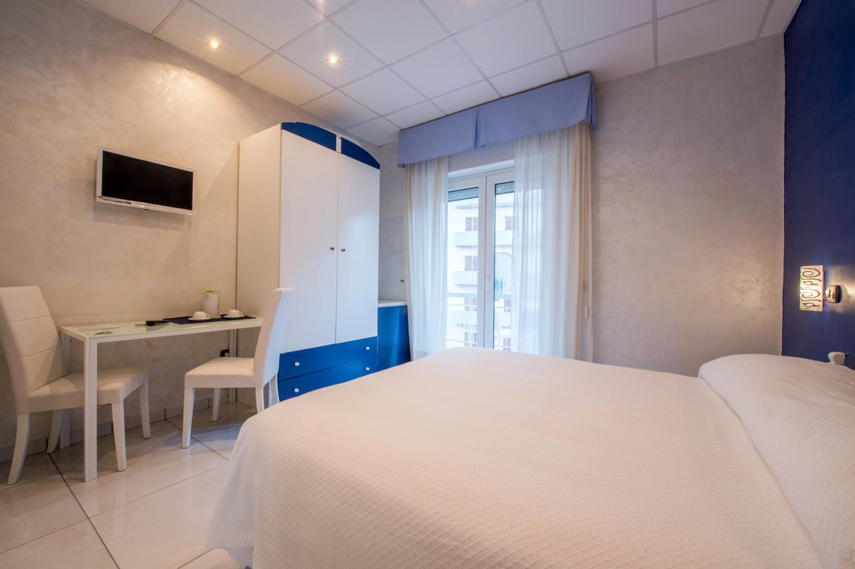 Deluxe Double Room - Photo 14