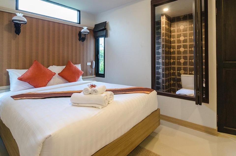 Standard Queen Room