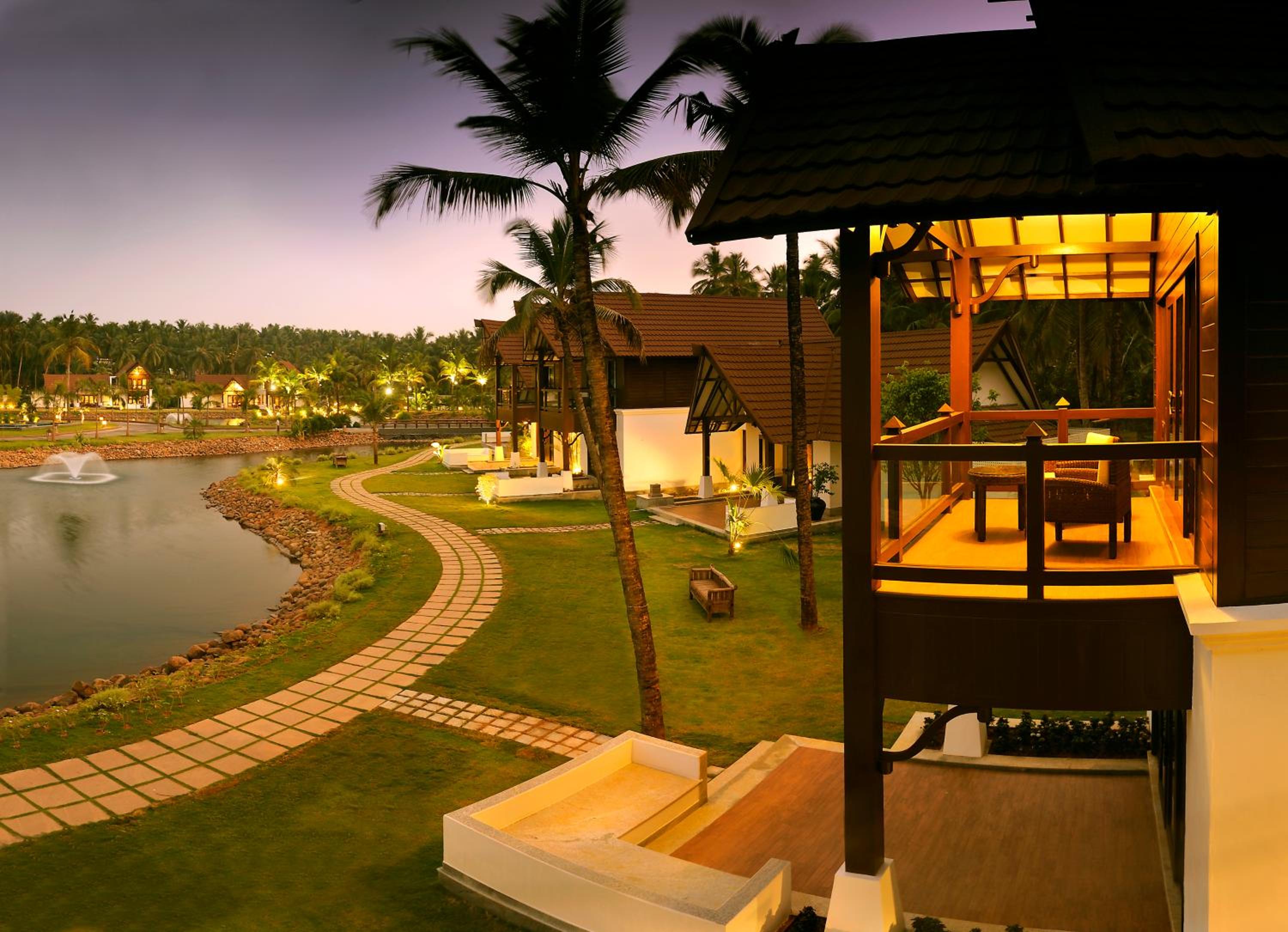 Deluxe Lagoon View Suite (20% off on session of Spa,Complimentary welcome drinks on arrival and Complimentary Hi-Tea) - Photo 4