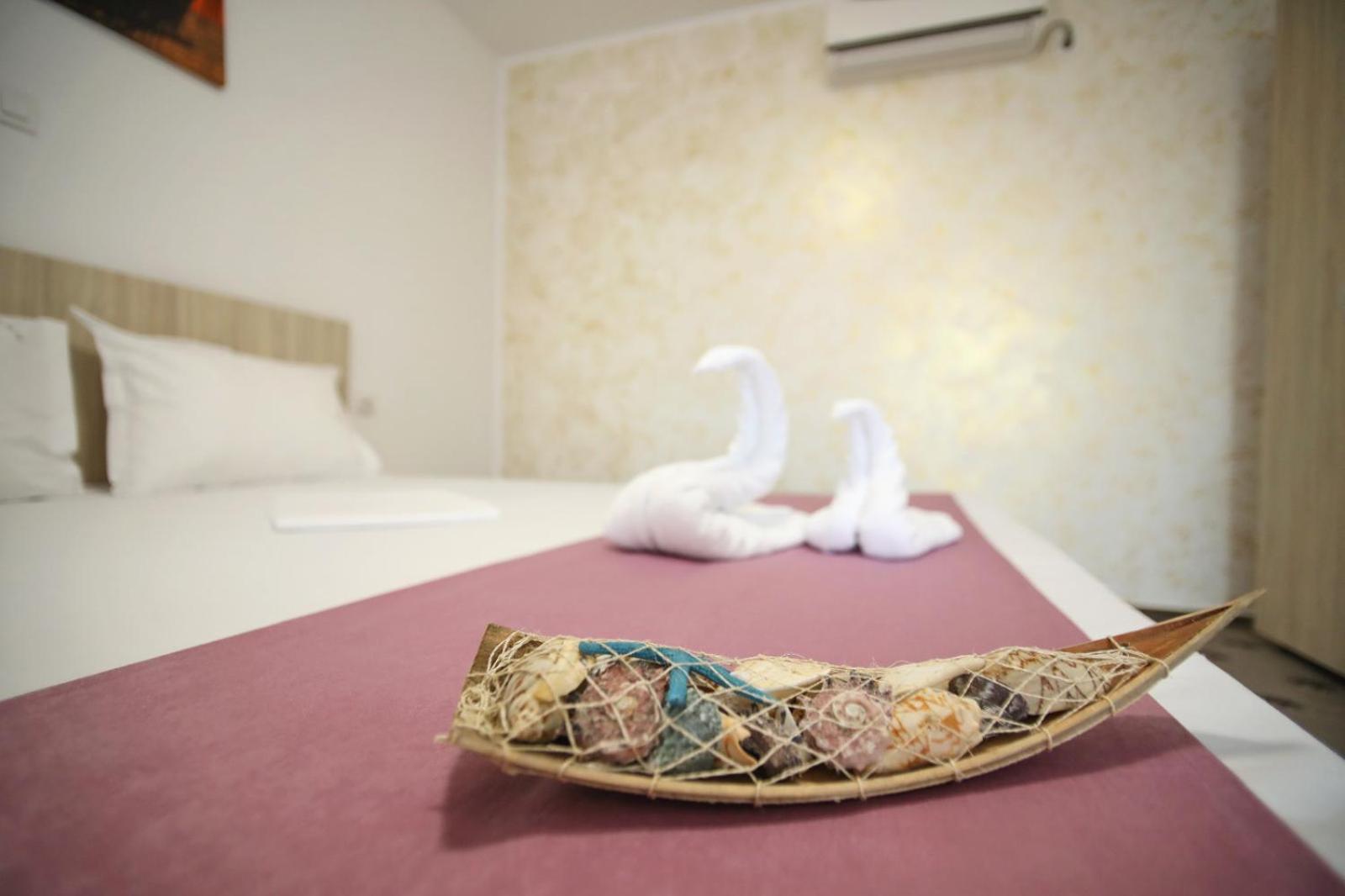 Double Room - Photo 8