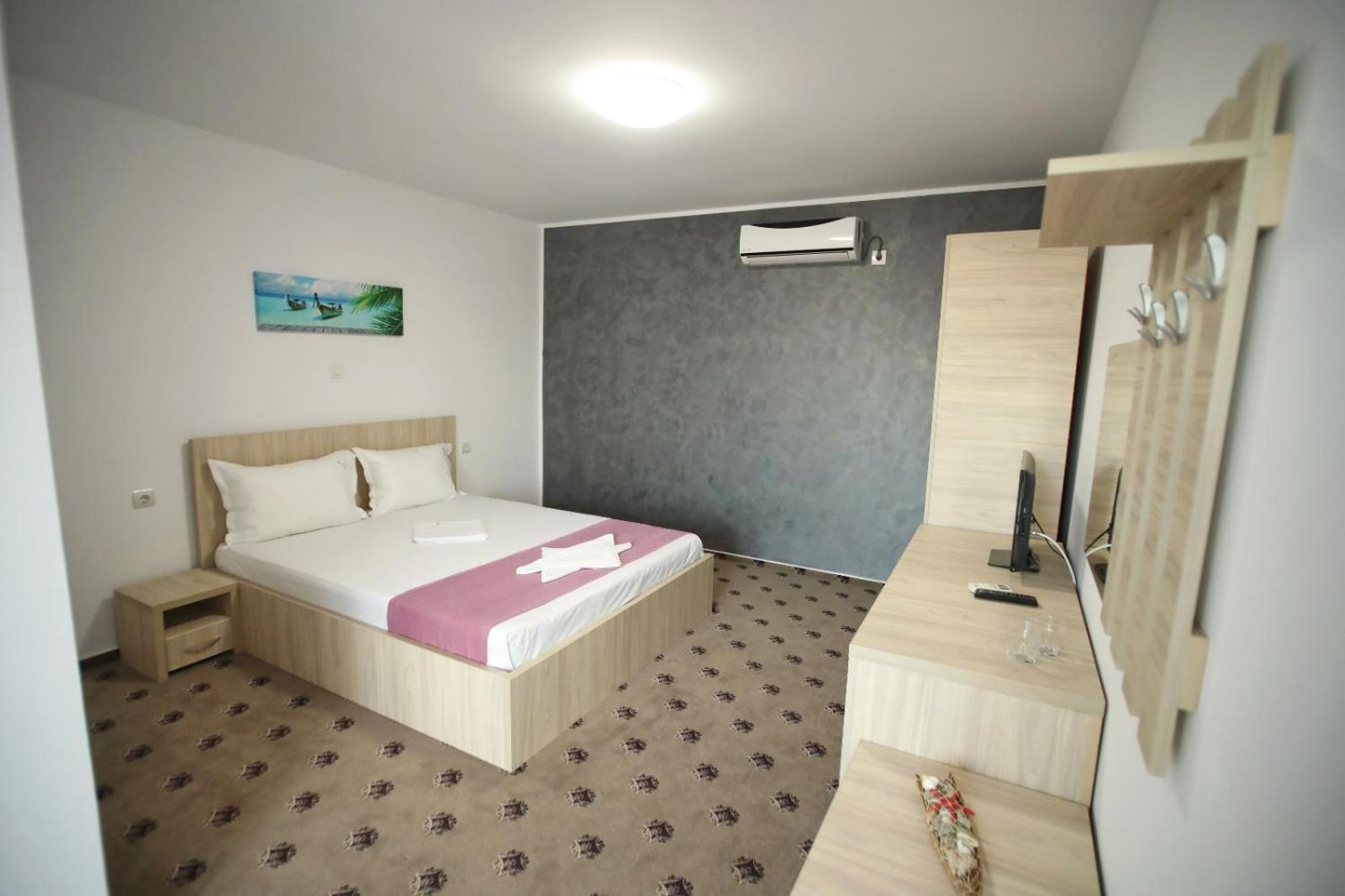 Double Room - Photo 2