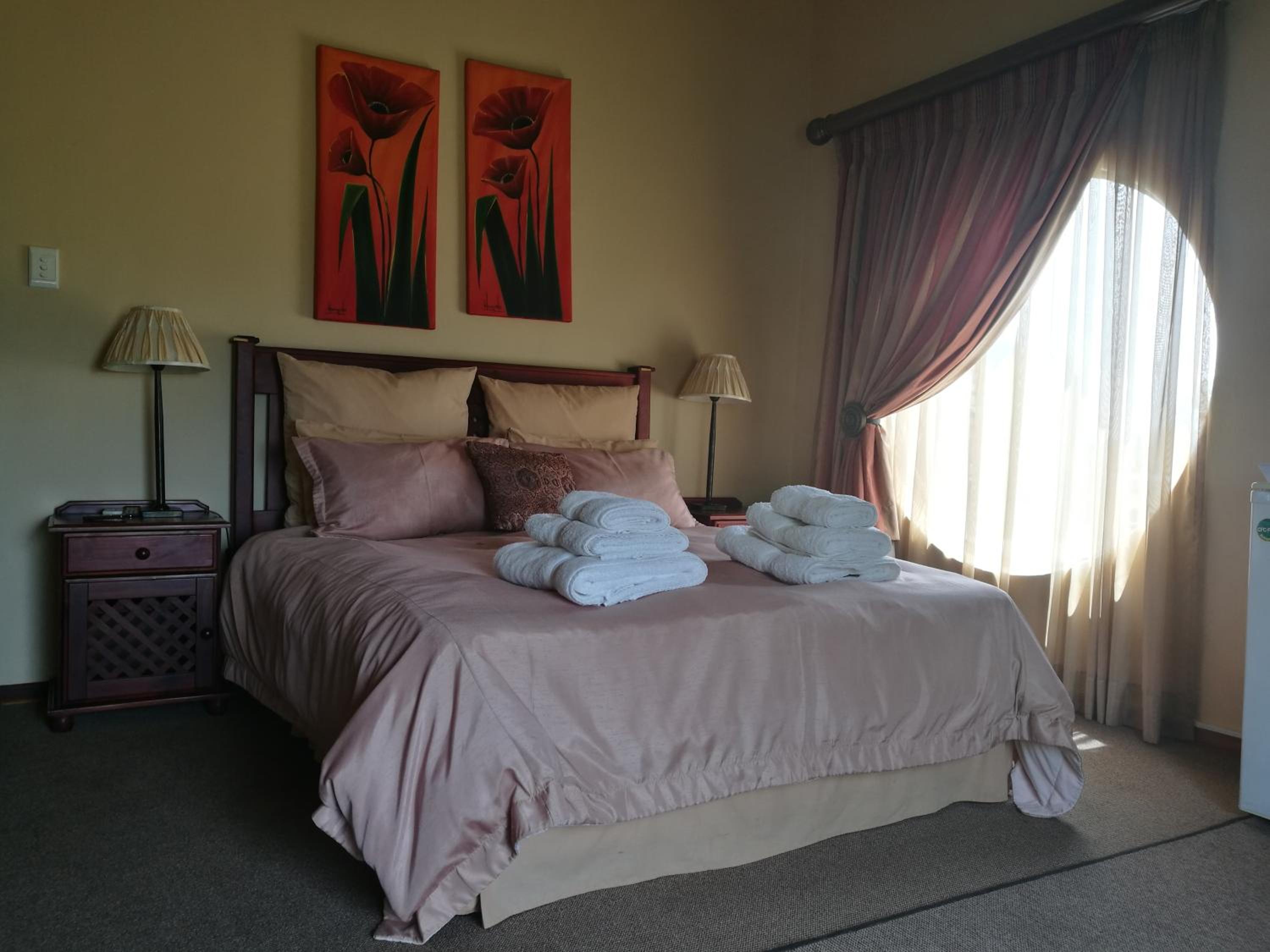Queen Room with Garden View - Photo 1