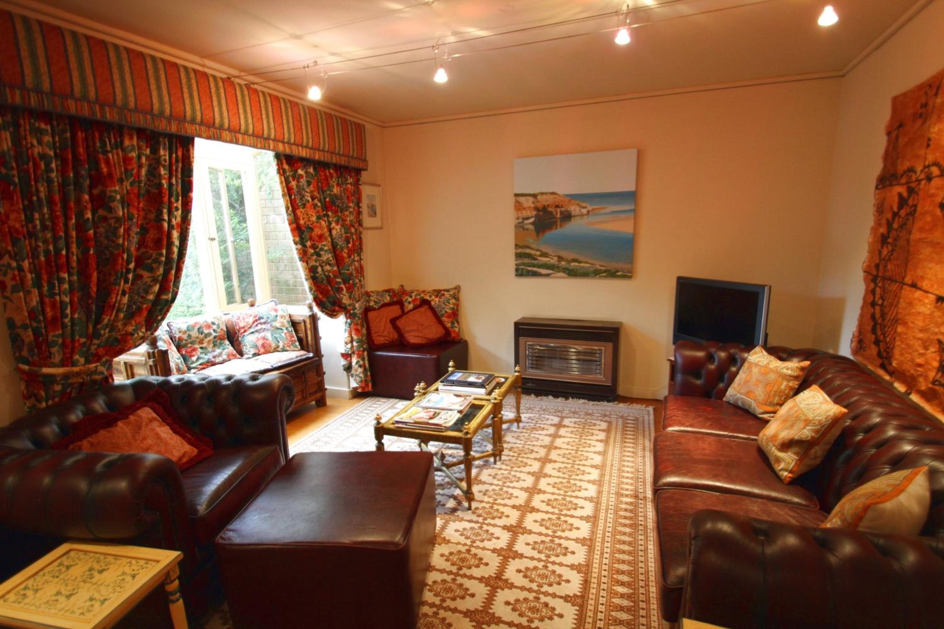 William Three-Bedroom Townhouse with Spa Bath (91 Hill Street North Adelaide)