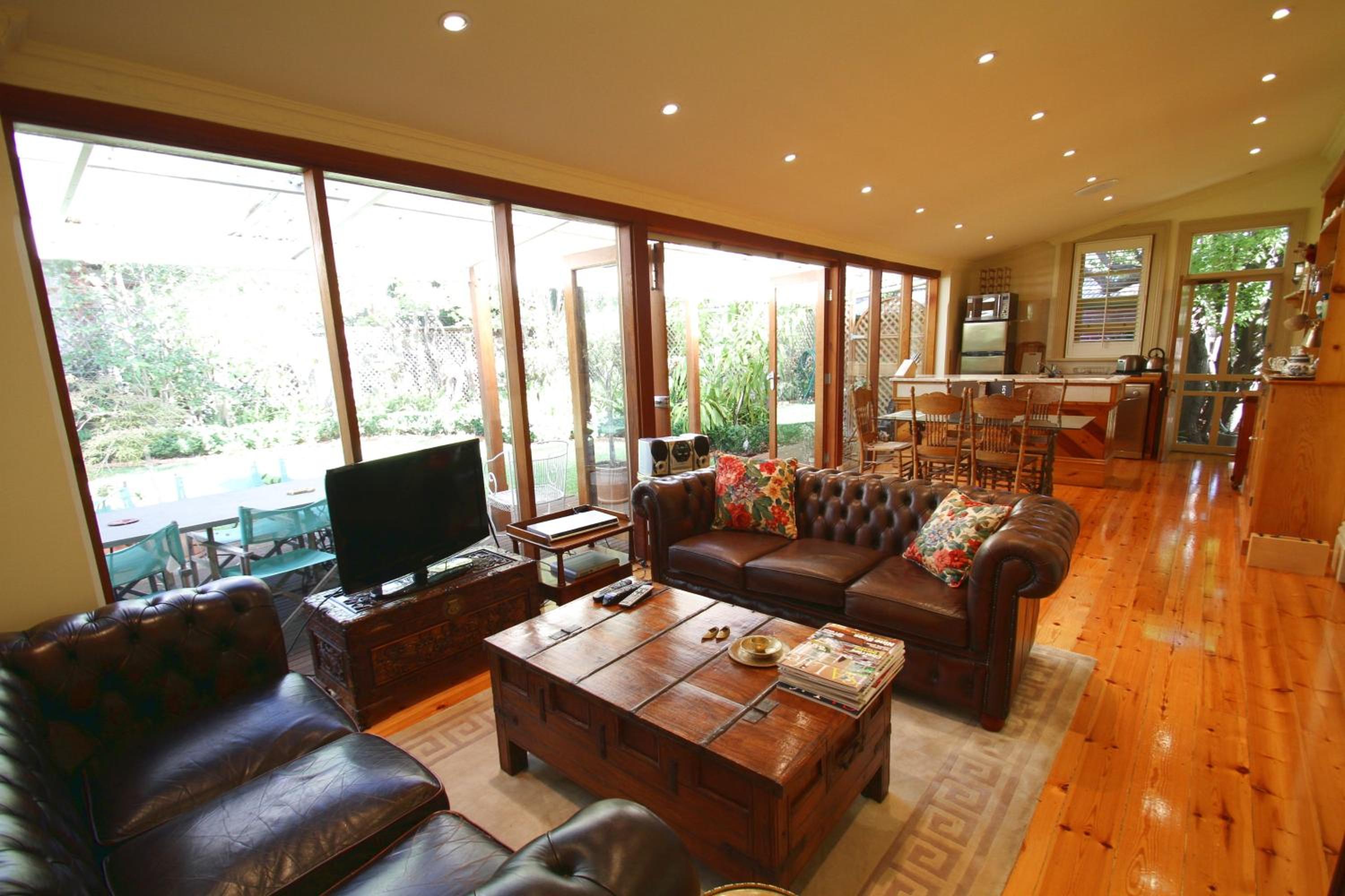 Bishop Two-Bedroom Apartment (82 Molesworth street, North Adelaide)