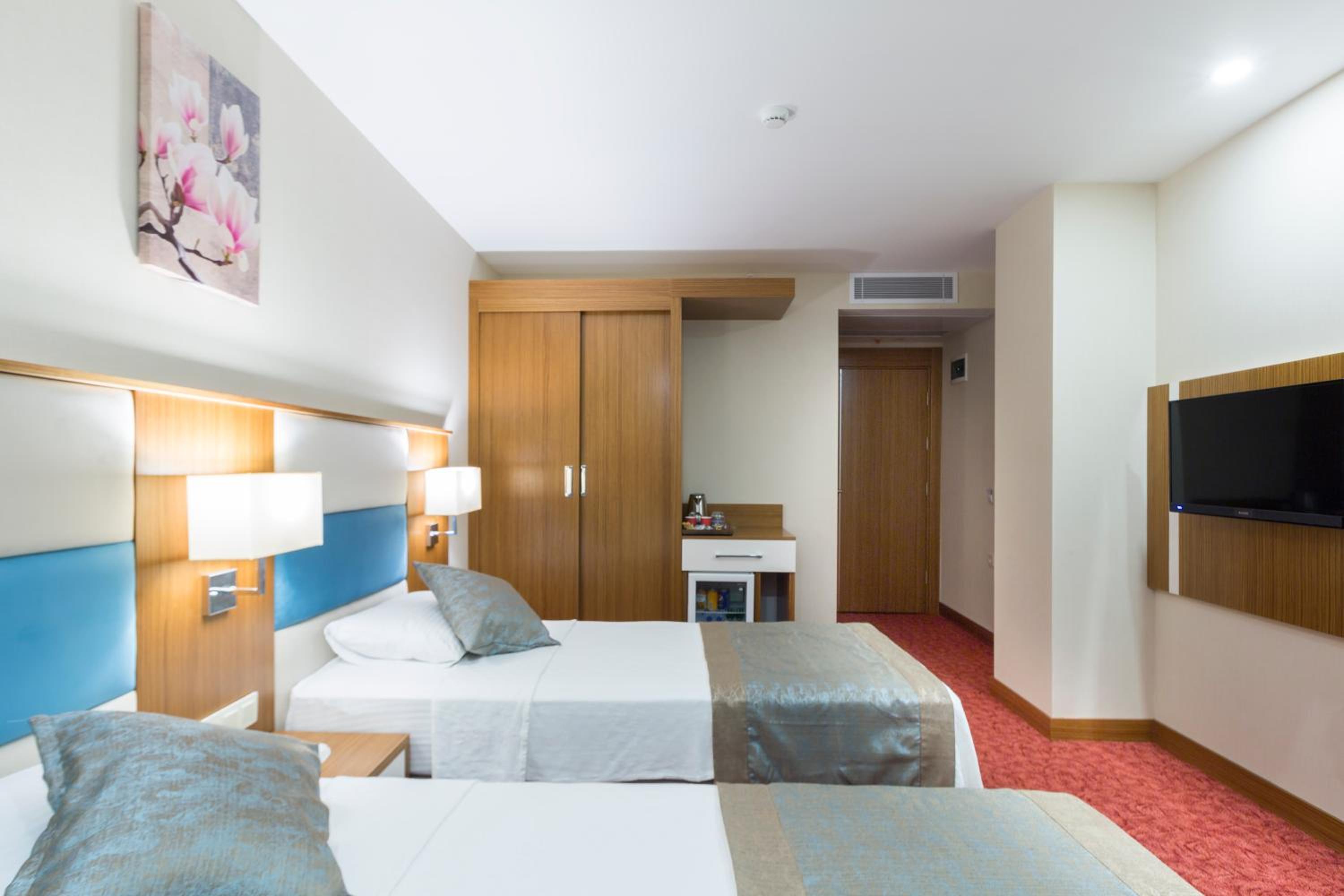 Standard Twin Room with Sea View photo 3