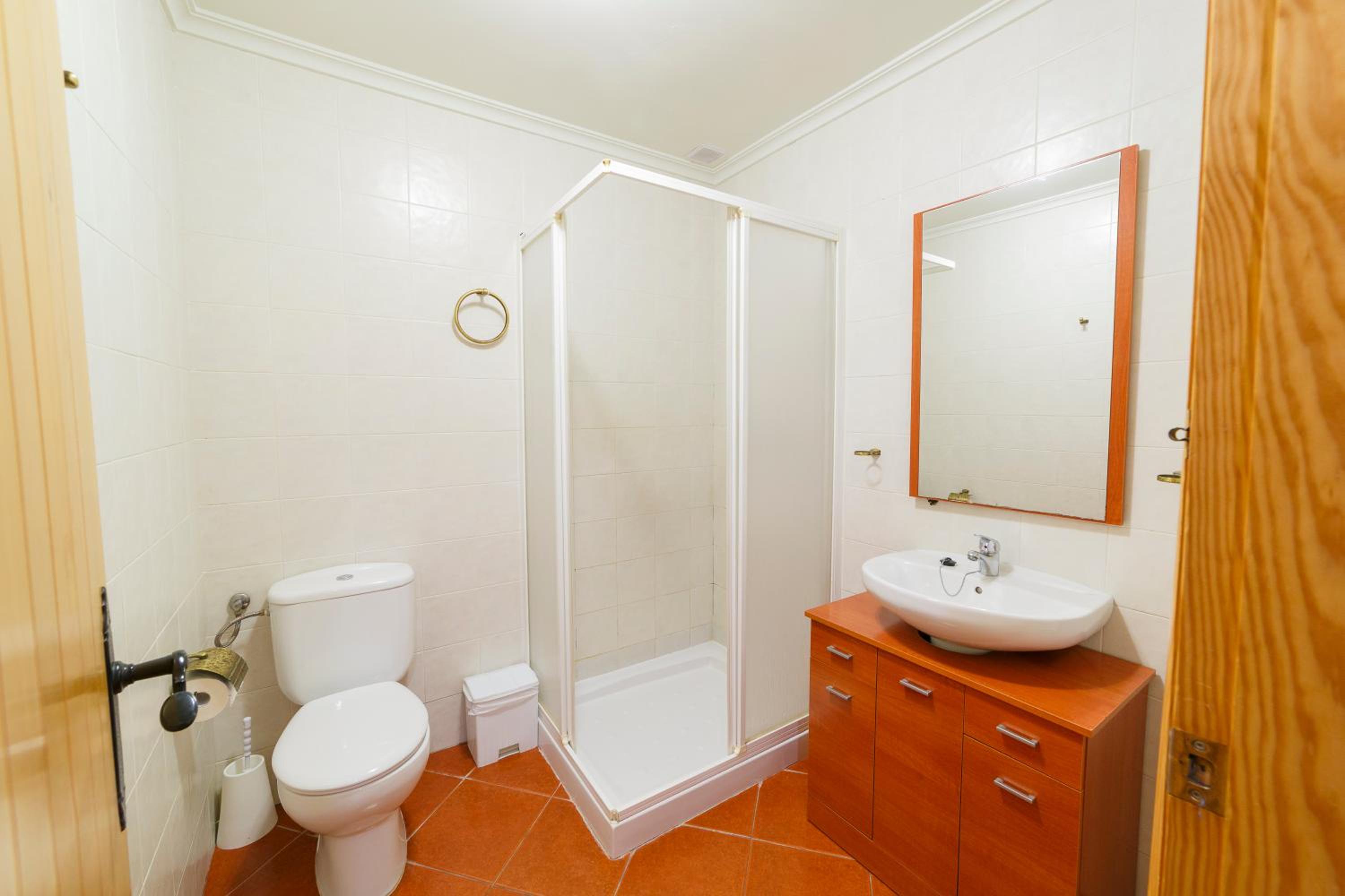 Two-Bedroom Apartment (7 Adults) photo 3