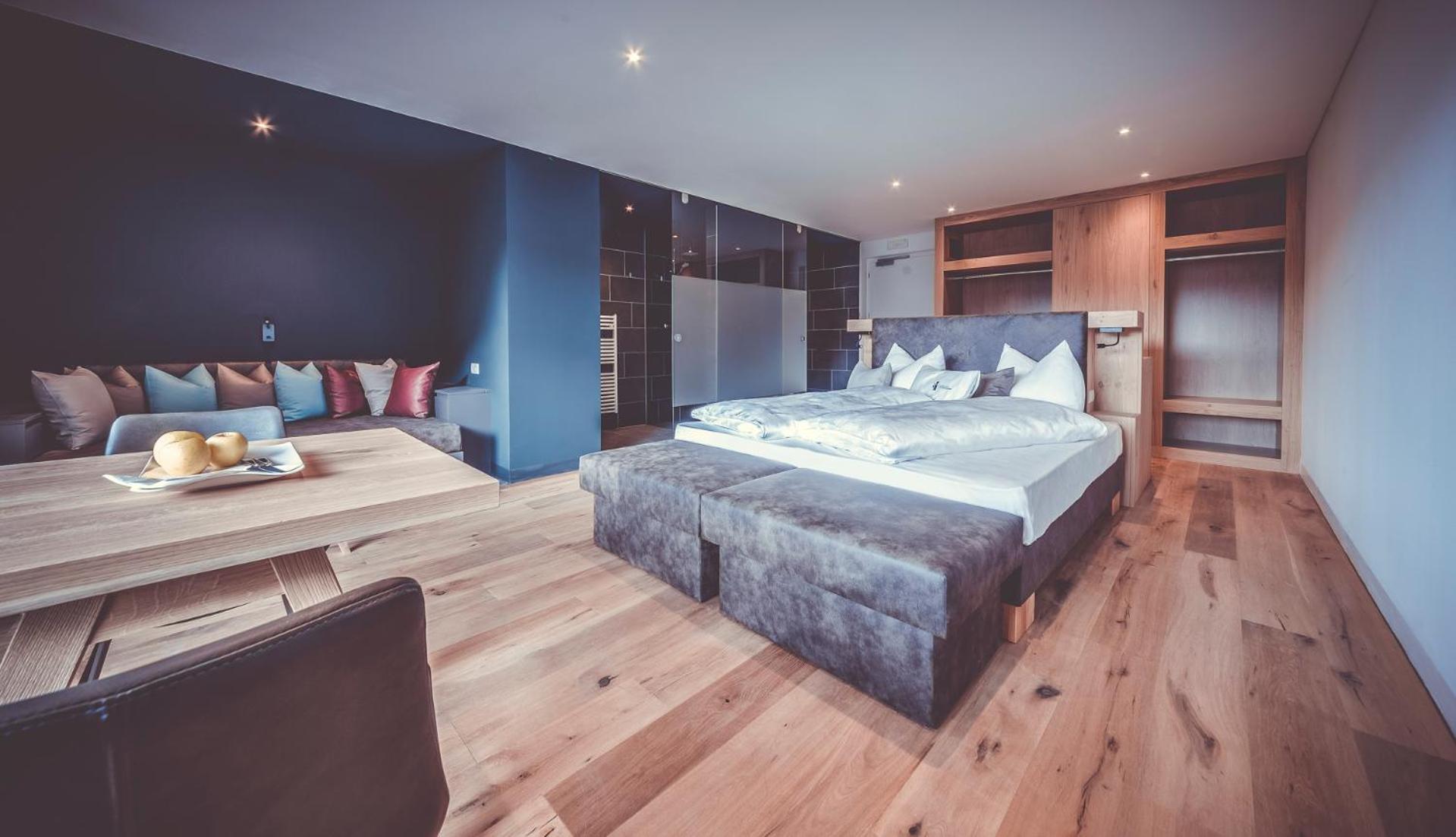 Junior Suite with Terrace and Mountain View