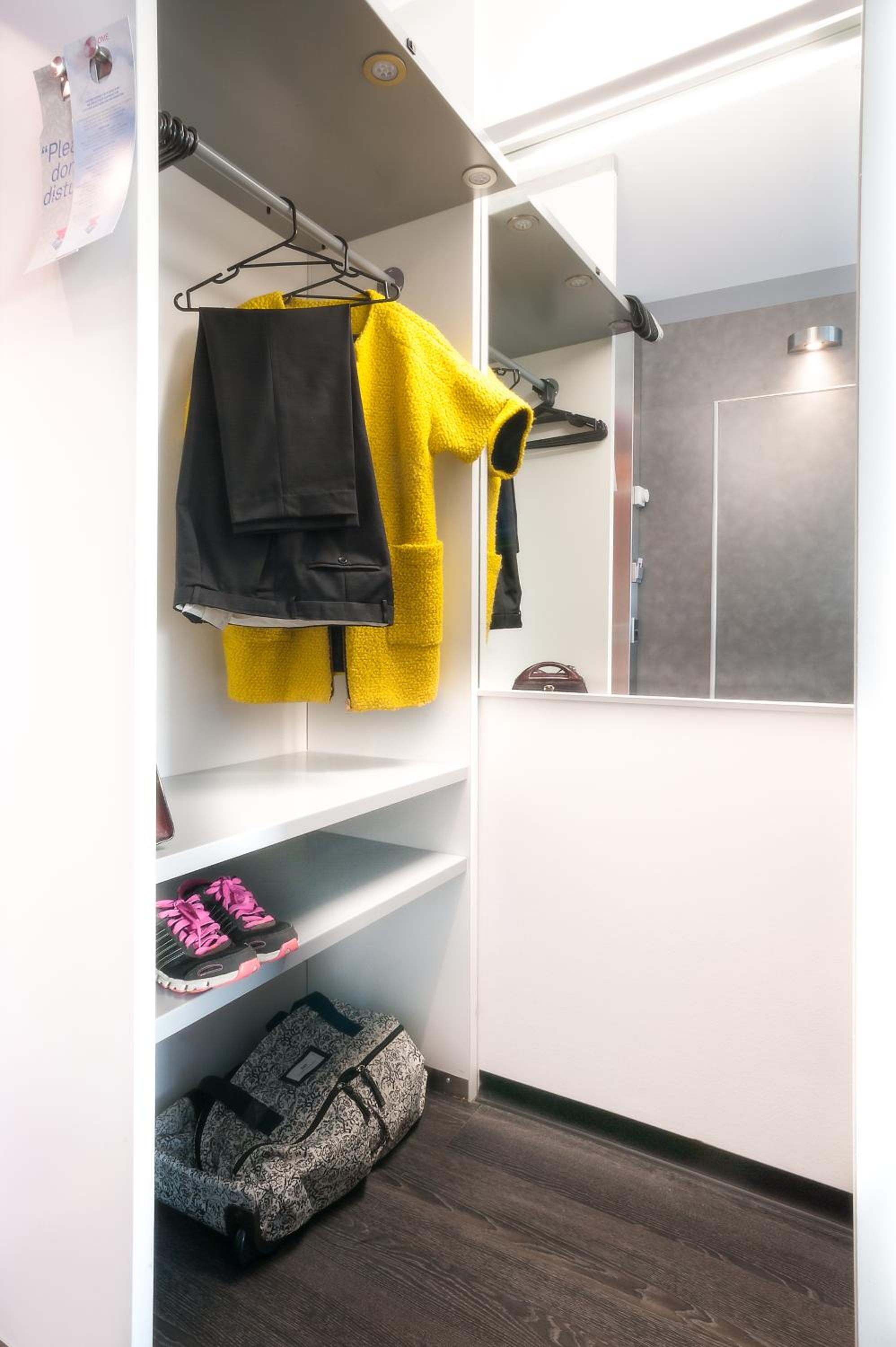 Double Bed Apartment - Photo 2