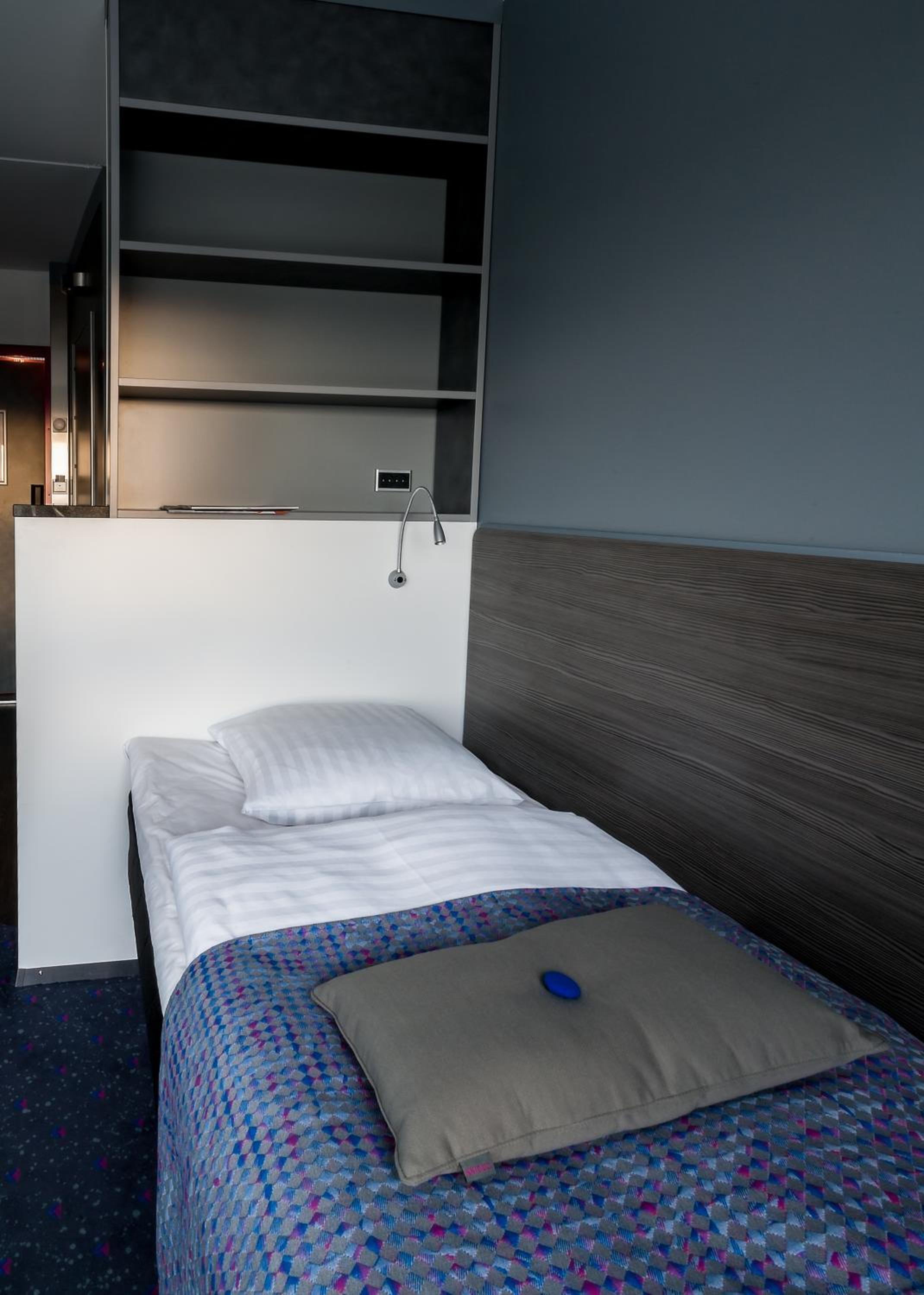 Single Bed Apartment photo 2