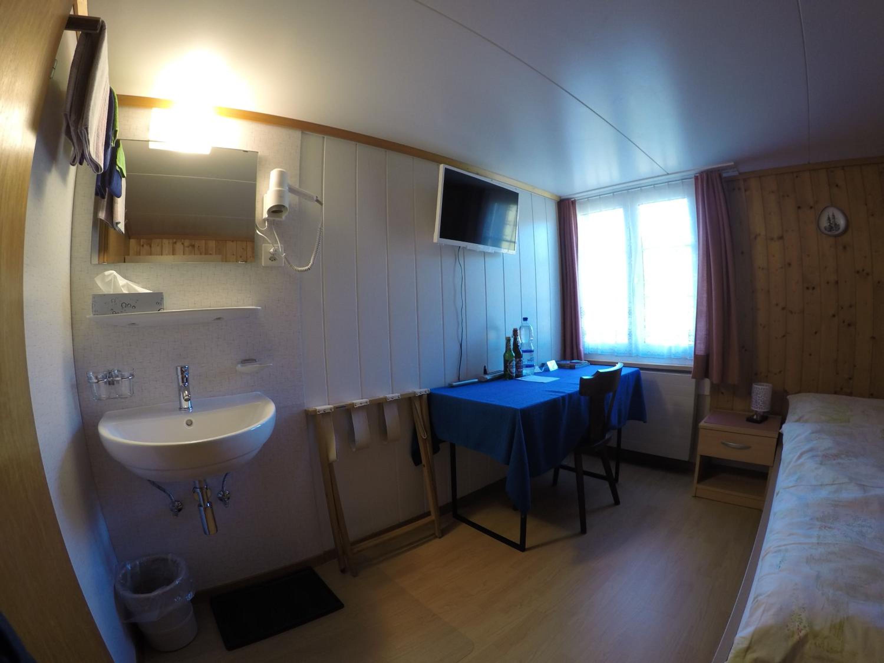 Single Room with Shared Toilet photo 2