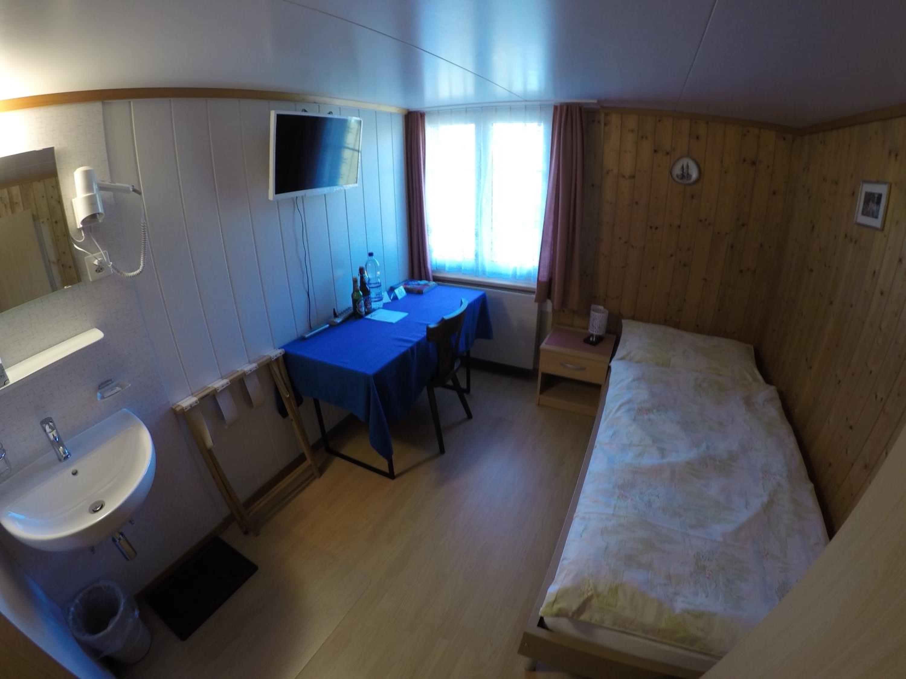 Single Room with Shared Toilet photo 1
