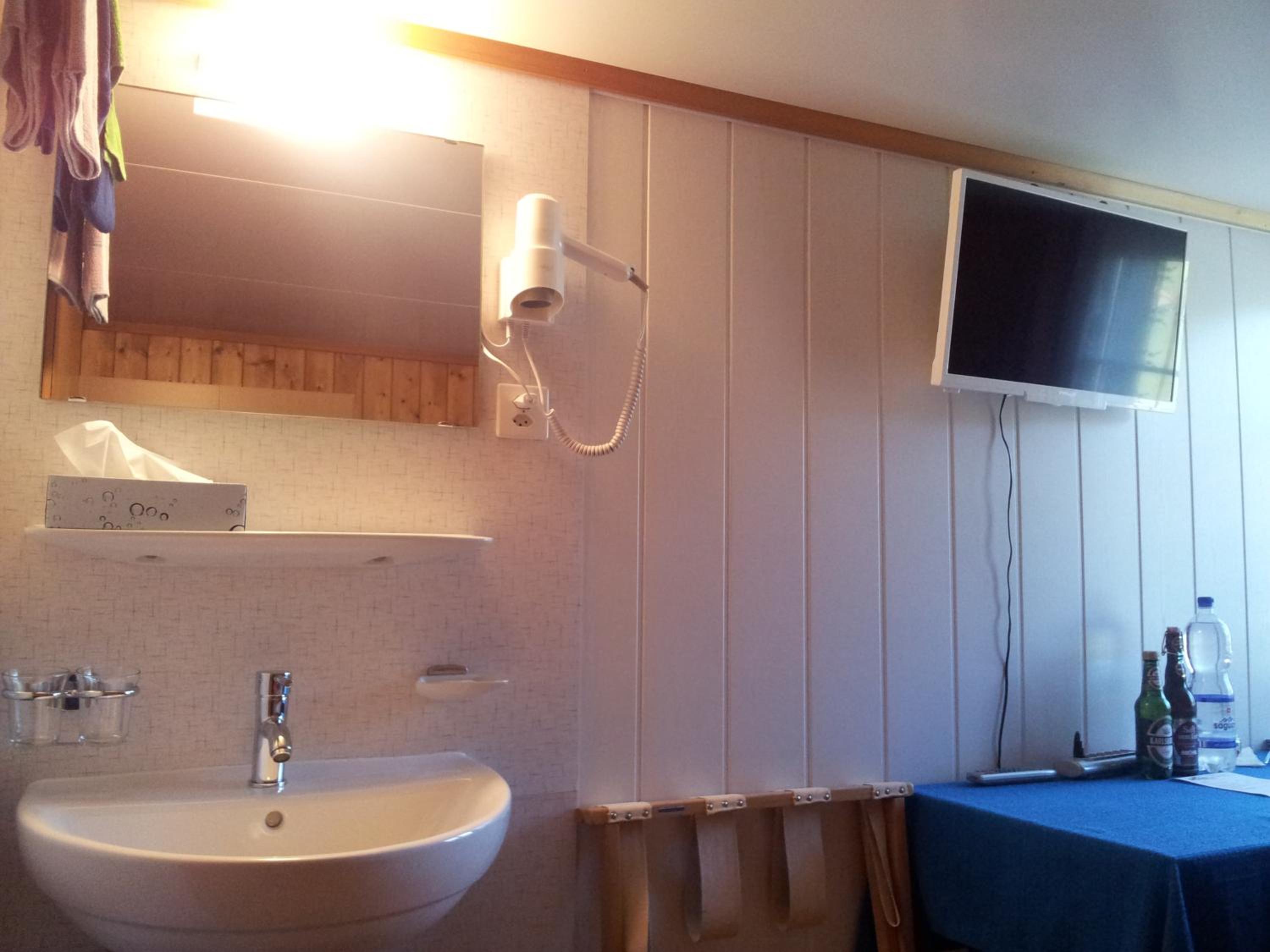Single Room with Shared Toilet photo 3
