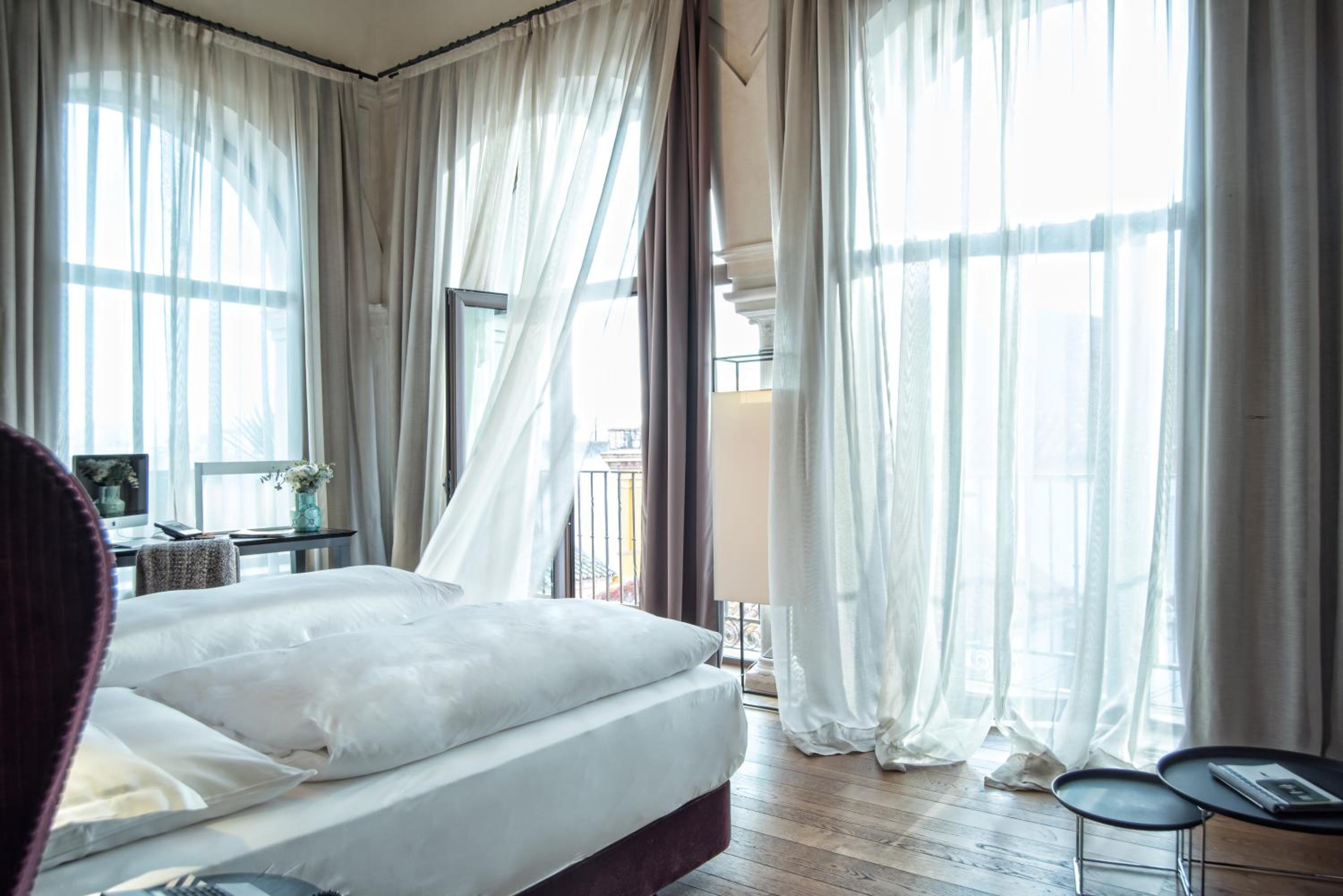 Suite - Photo 27