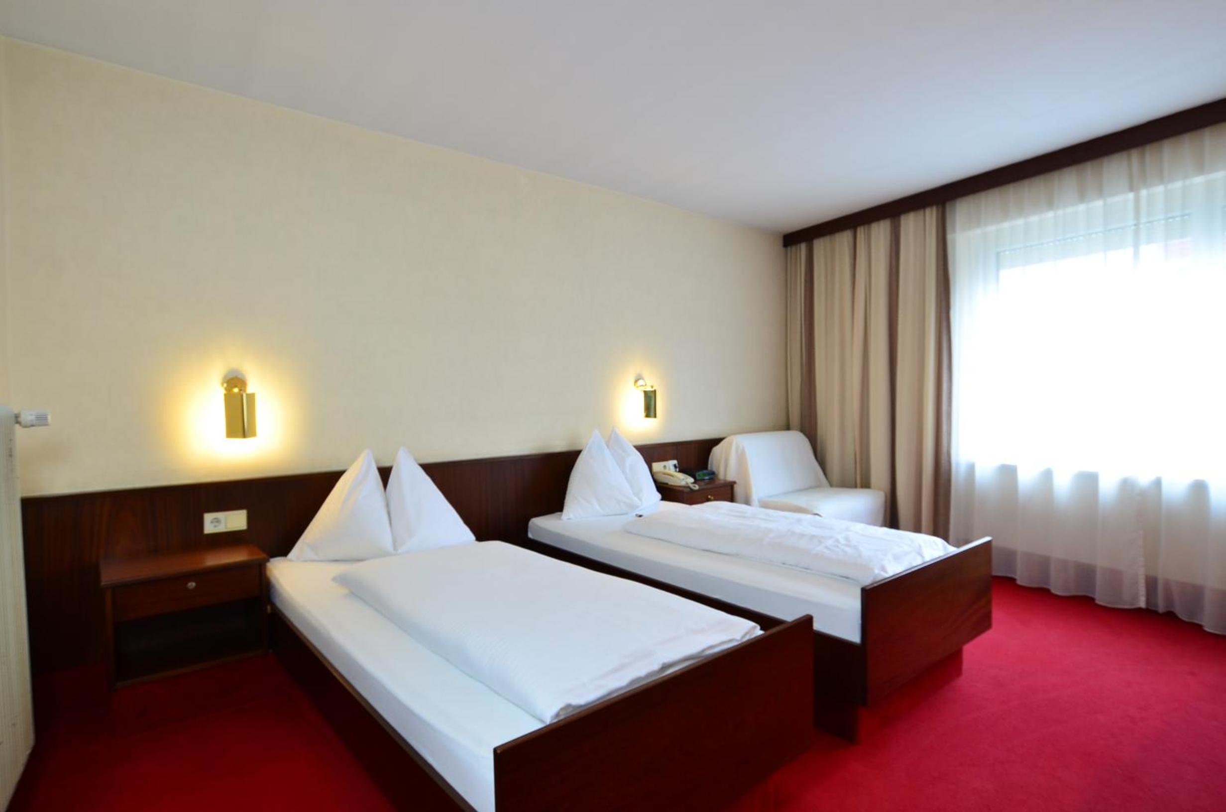 Standard Twin Room photo 2