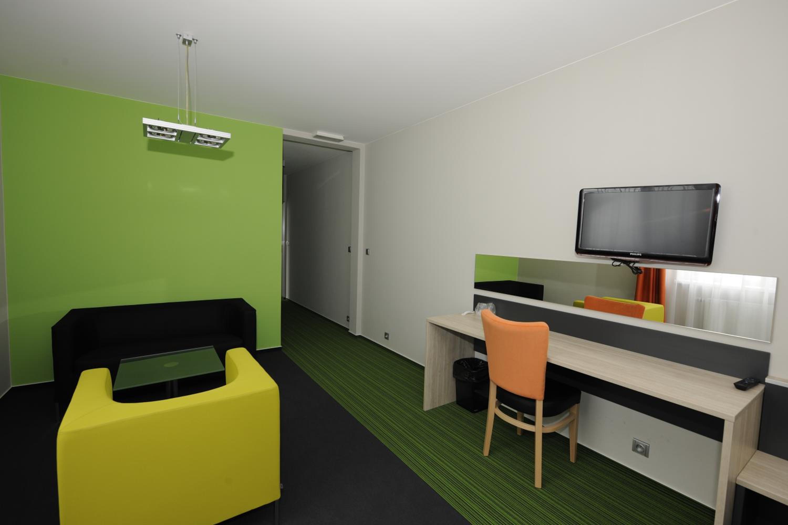 Standard Double or Twin Room photo 3