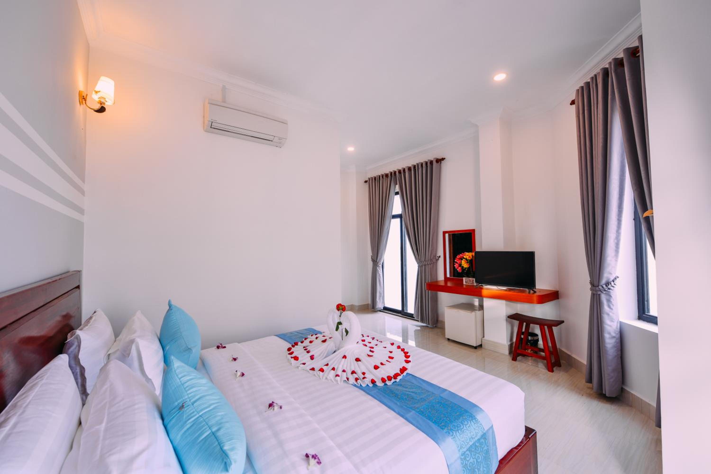 Deluxe Double Room with Balcony photo 1