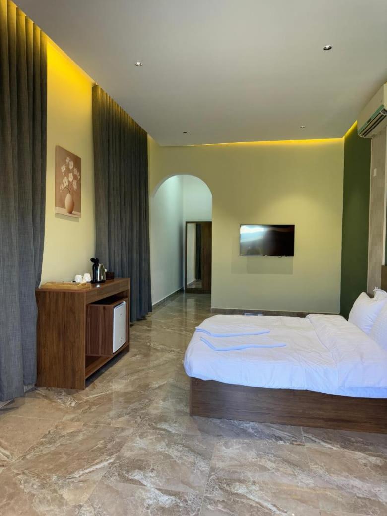 Deluxe King Room photo 1