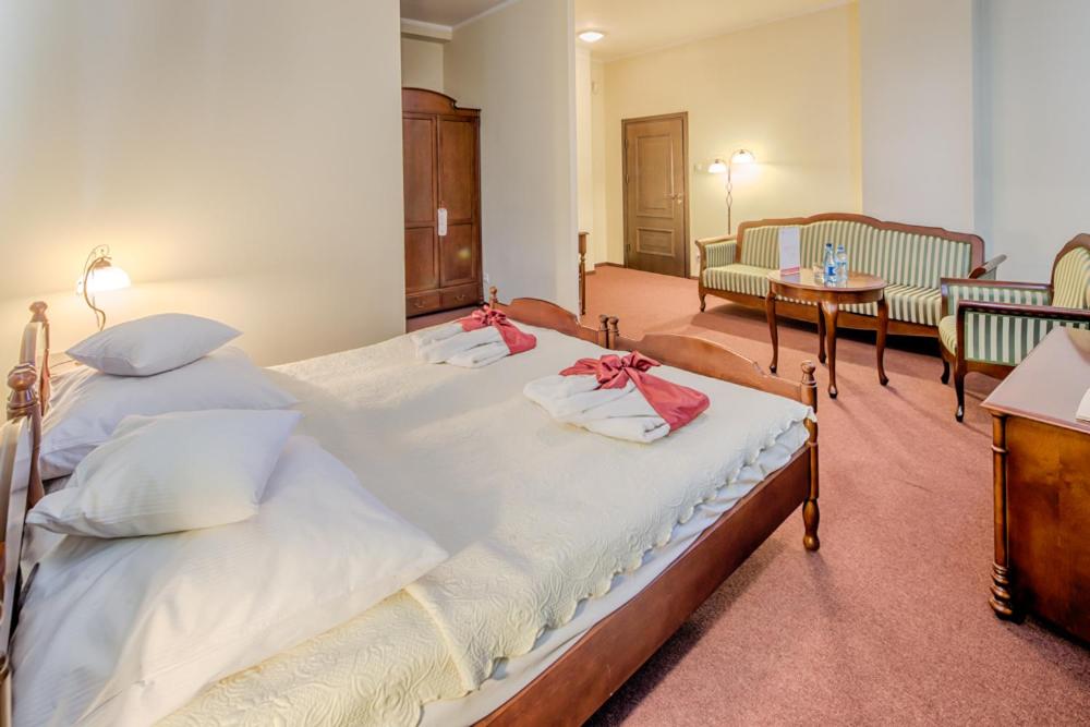 Double or Twin Room with Extra Bed photo 2