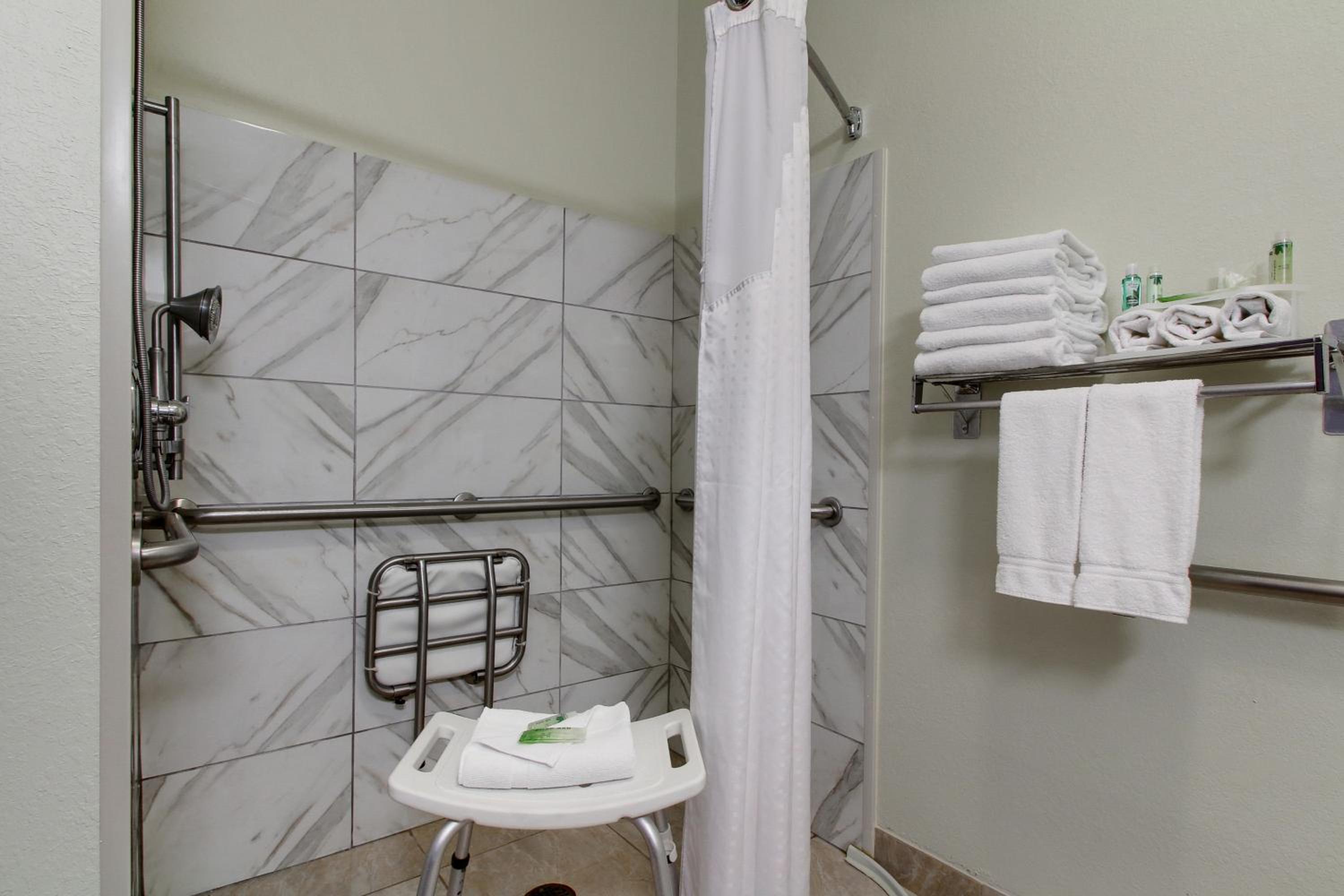 Queen Room - Mobility Access/Non-Smoking - Photo 7