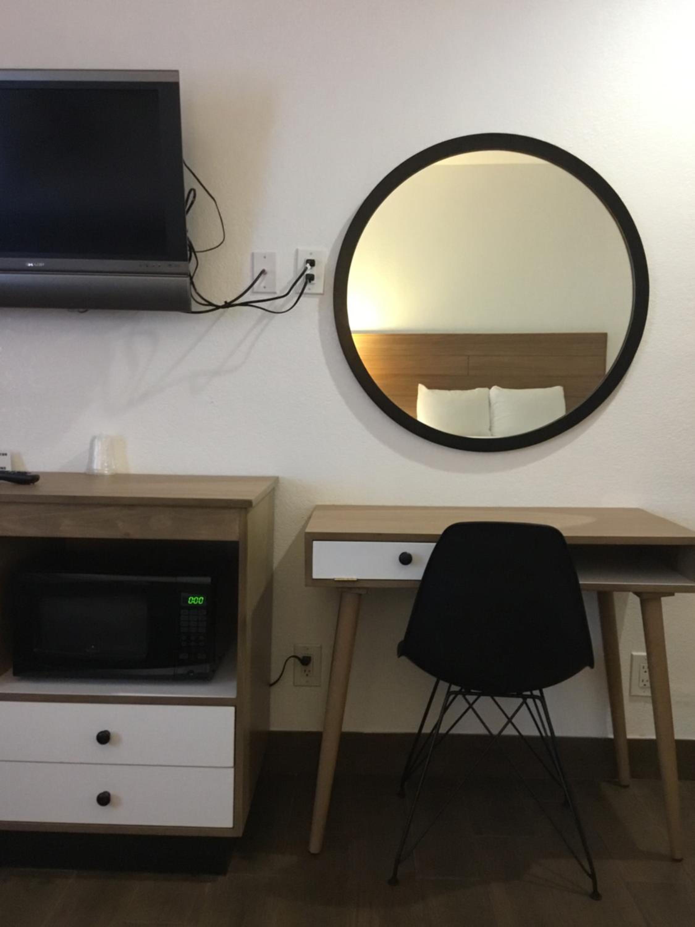 Queen Room - Disability Access photo 1