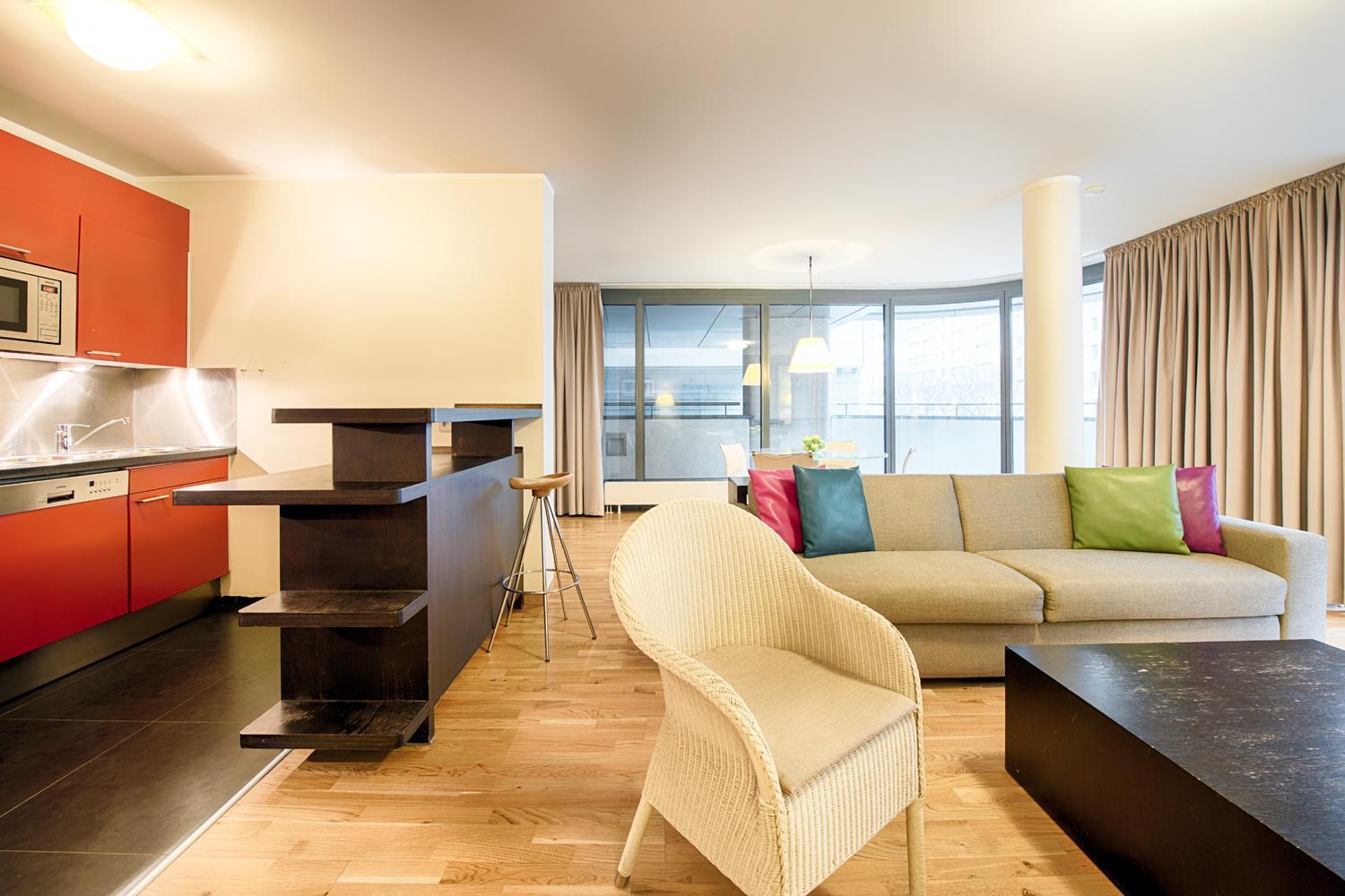 Superior One-Bedroom Apartment thumbnail 5