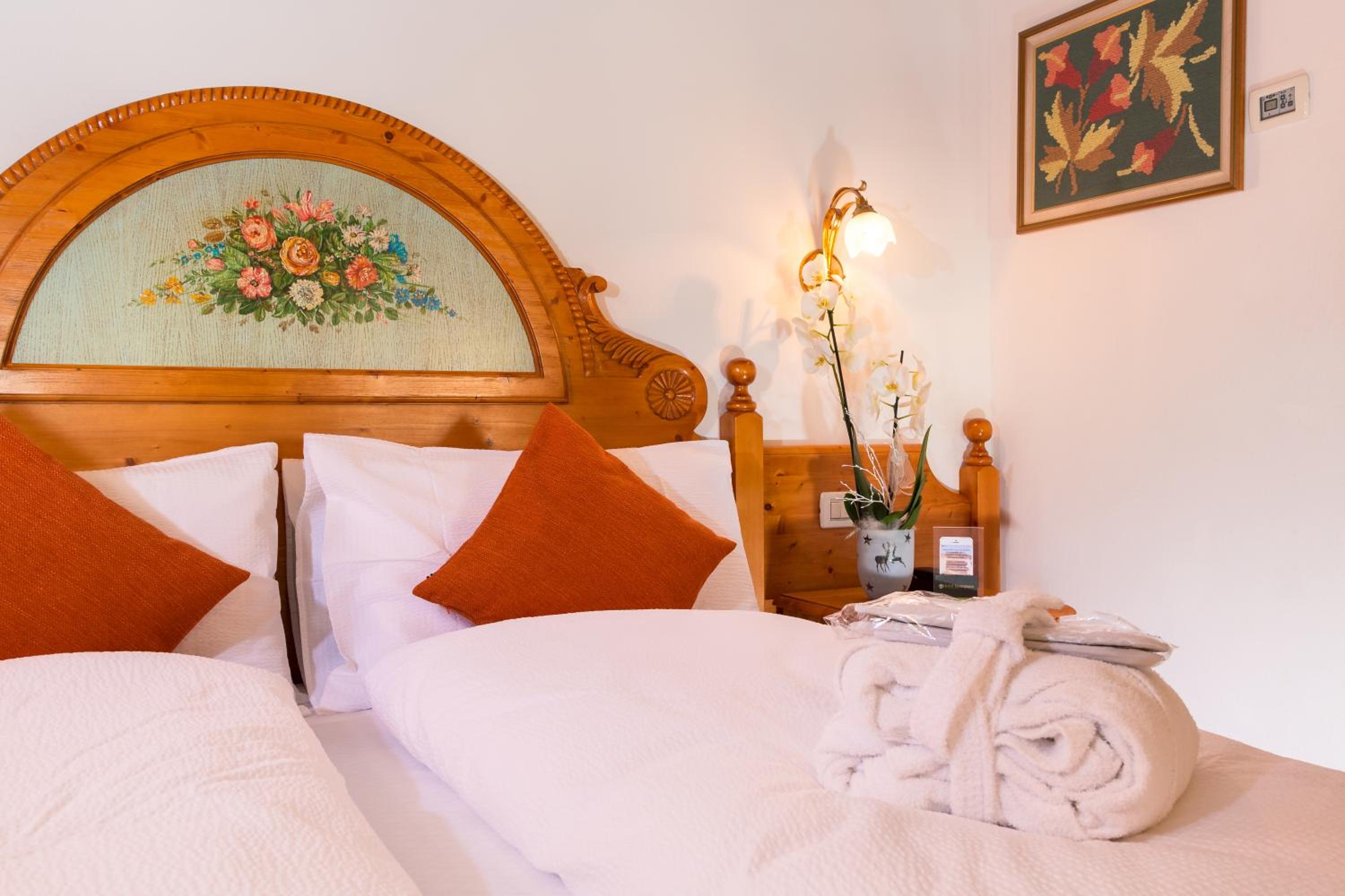 Standard Double or Twin Room - Photo 2