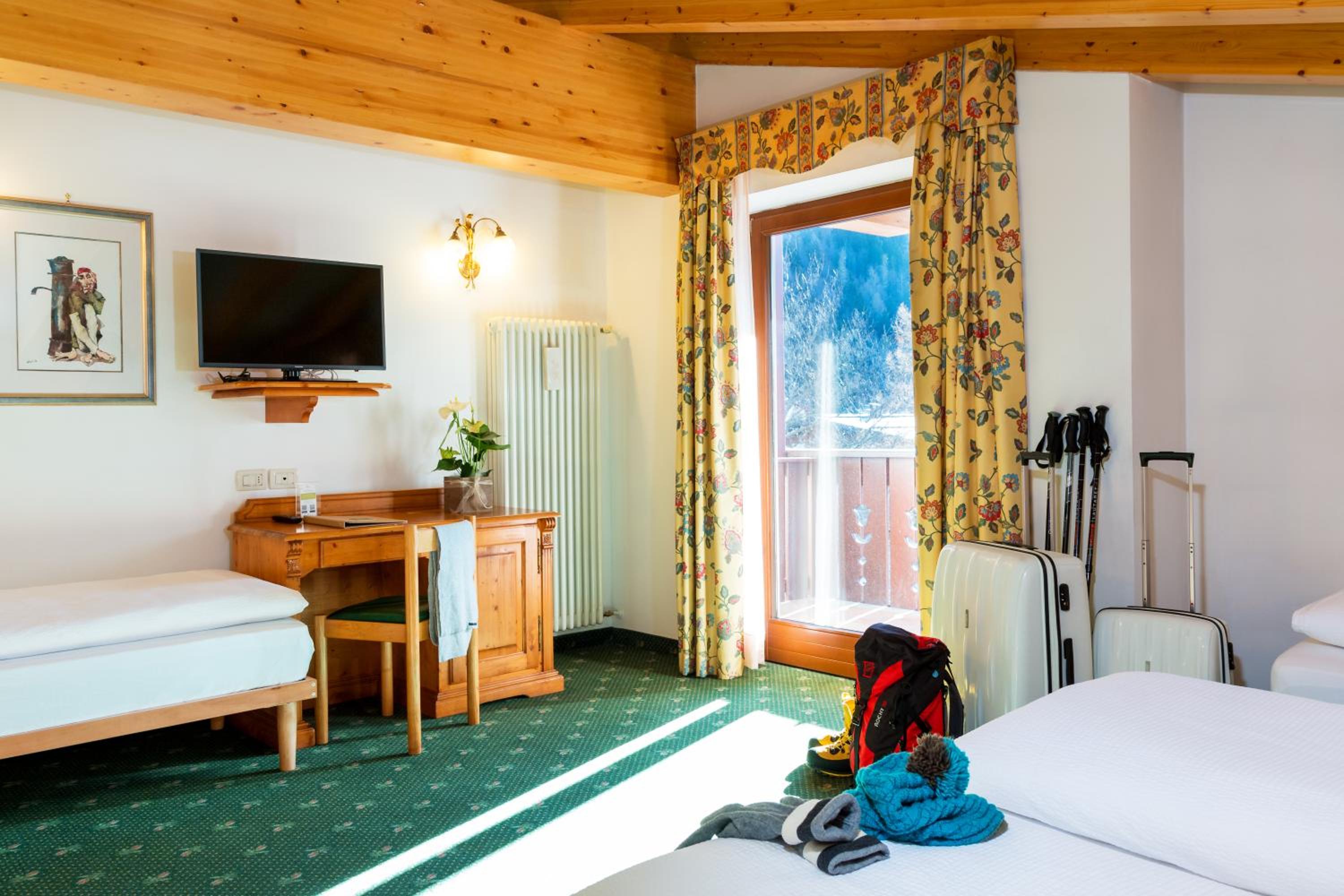 Standard Quadruple Room - Photo 8