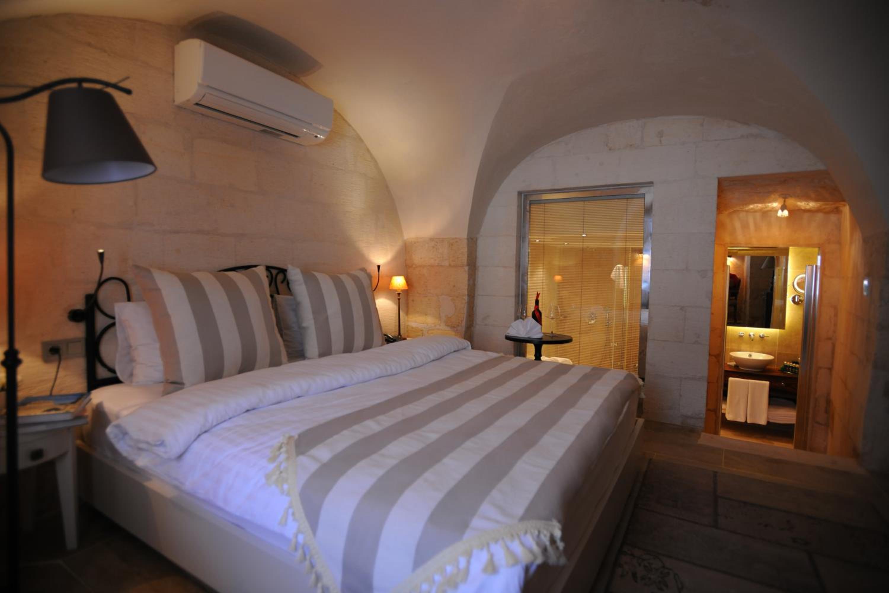 Honeymoon Suite photo 3